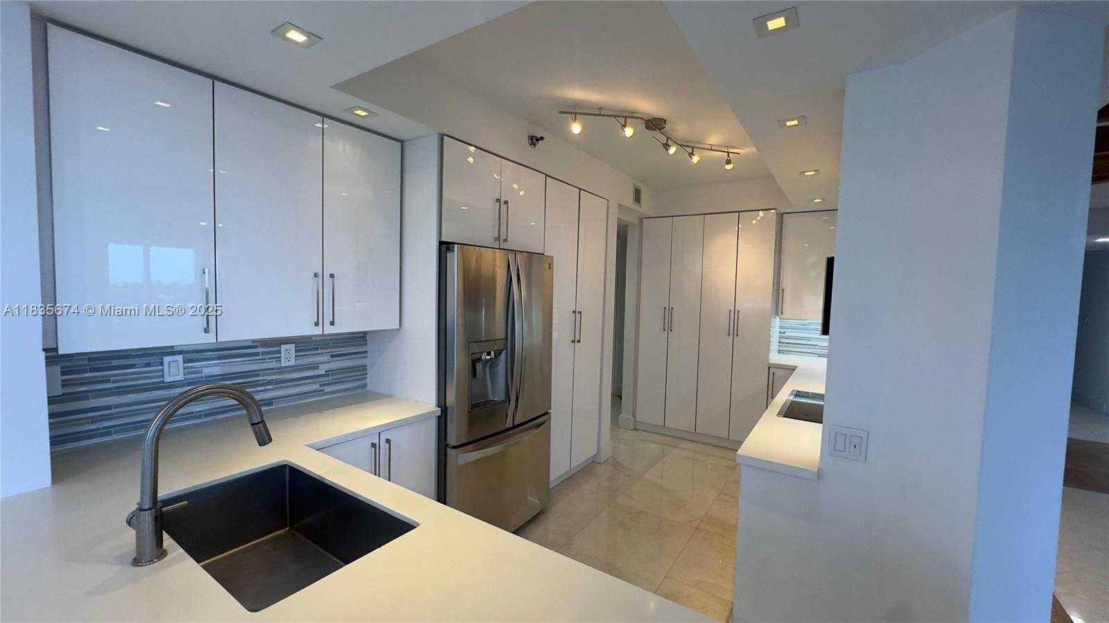 Small Image of 21150 POINT PL #701, Aventura Number 25