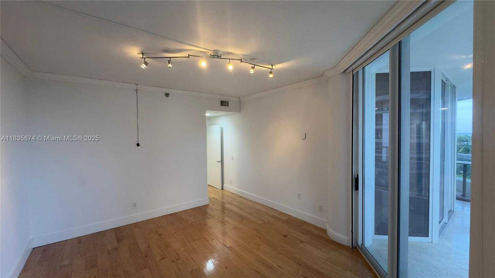 Small Image of 21150 POINT PL #701, Aventura Number 29