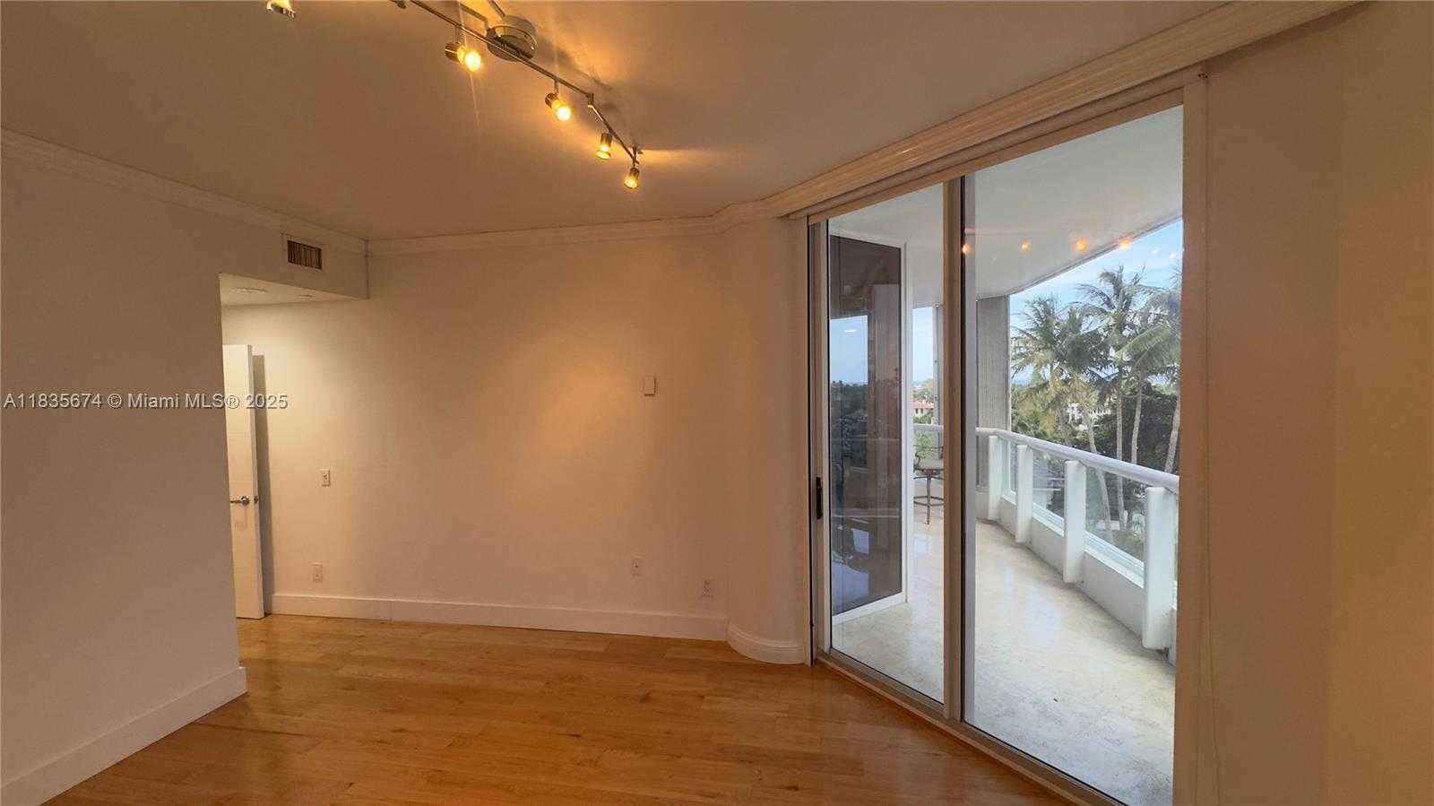 Small Image of 21150 POINT PL #701, Aventura Number 30