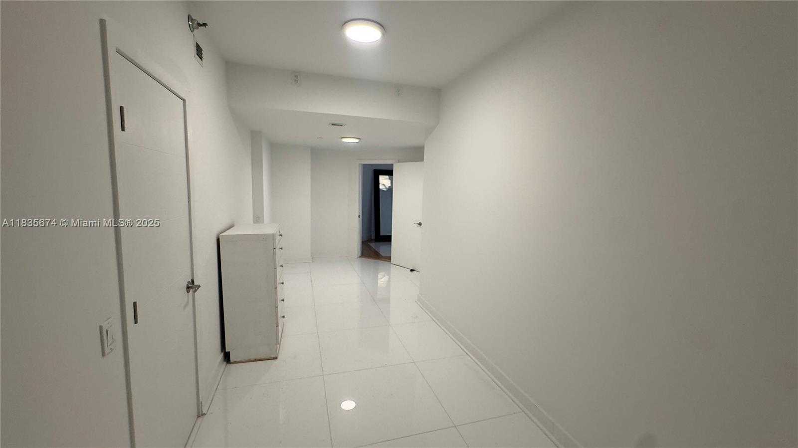 Small Image of 21150 POINT PL #701, Aventura Number 32