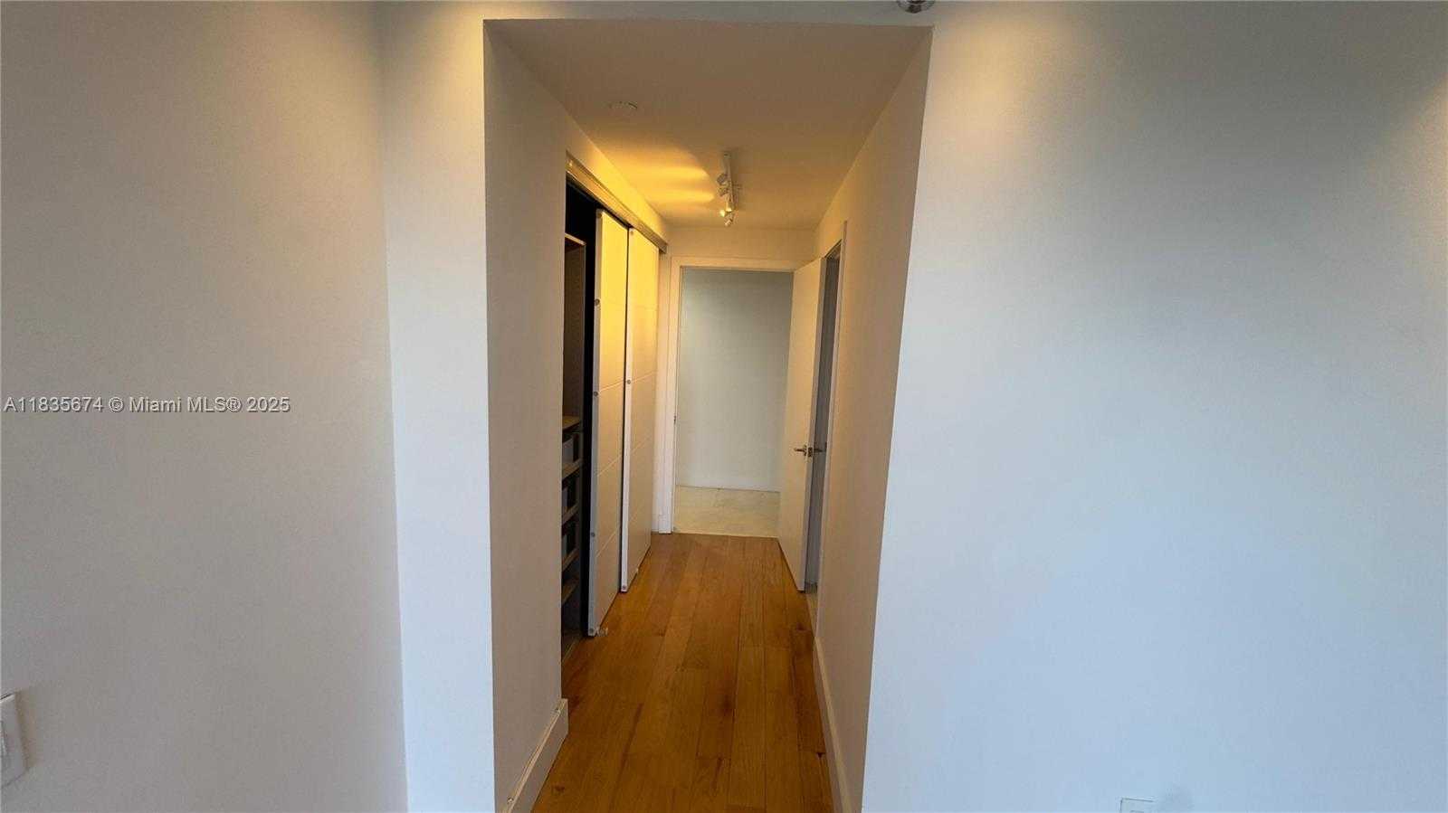 Small Image of 21150 POINT PL #701, Aventura Number 34