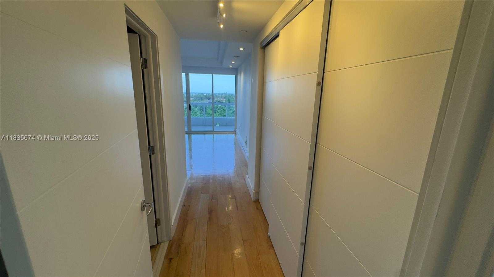 Small Image of 21150 POINT PL #701, Aventura Number 35