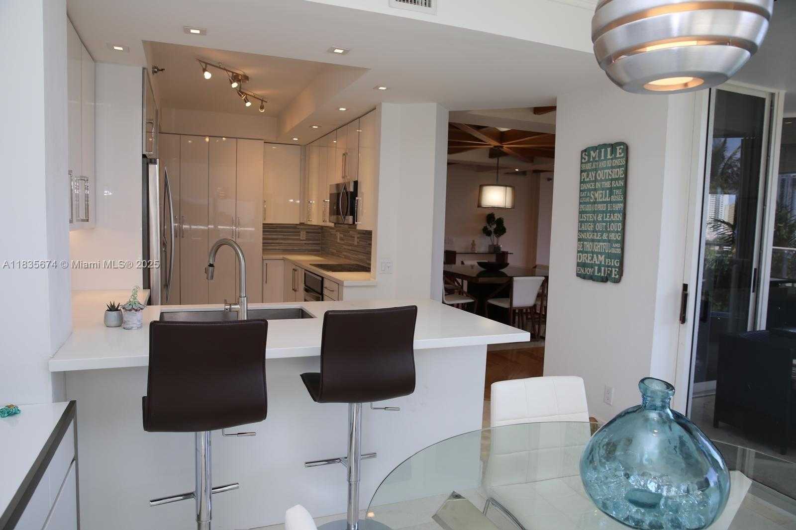 Small Image of 21150 POINT PL #701, Aventura Number 6