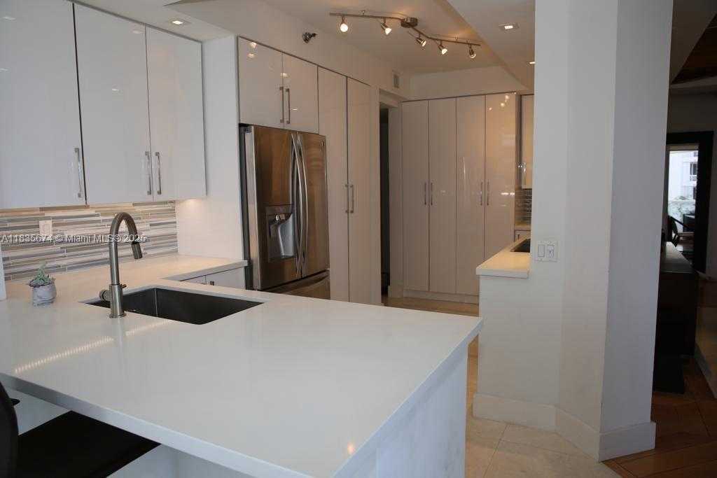 Small Image of 21150 POINT PL #701, Aventura Number 7