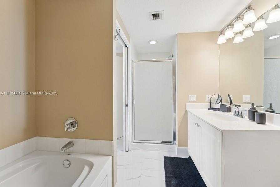 Small Image of 18100 NORTH BAY RD #1108, Sunny Isles Beach Number 17