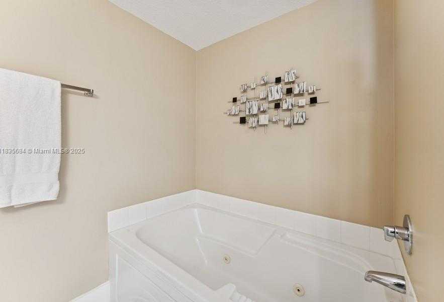 Small Image of 18100 NORTH BAY RD #1108, Sunny Isles Beach Number 18