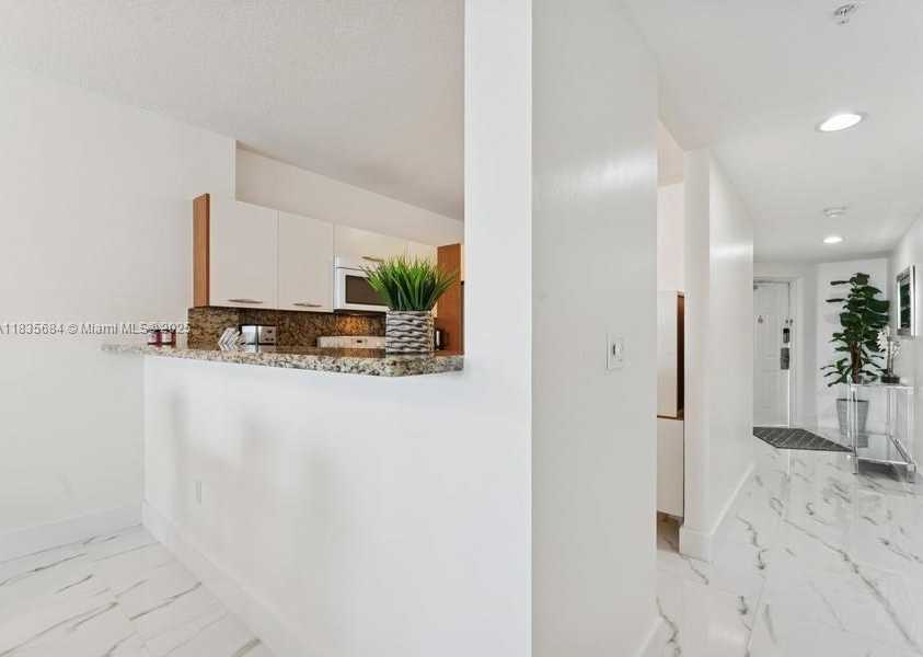 Small Image of 18100 NORTH BAY RD #1108, Sunny Isles Beach Number 8