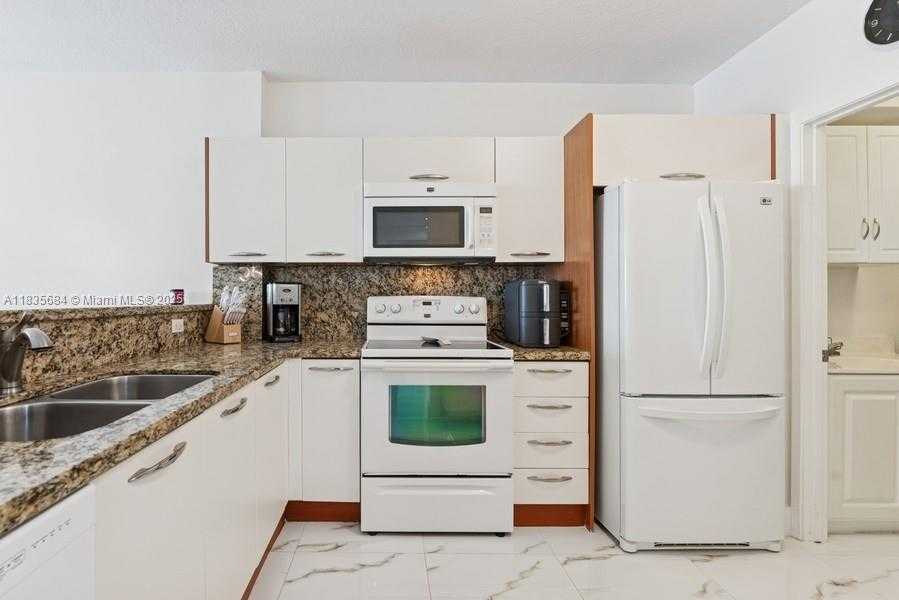 Small Image of 18100 NORTH BAY RD #1108, Sunny Isles Beach Number 9