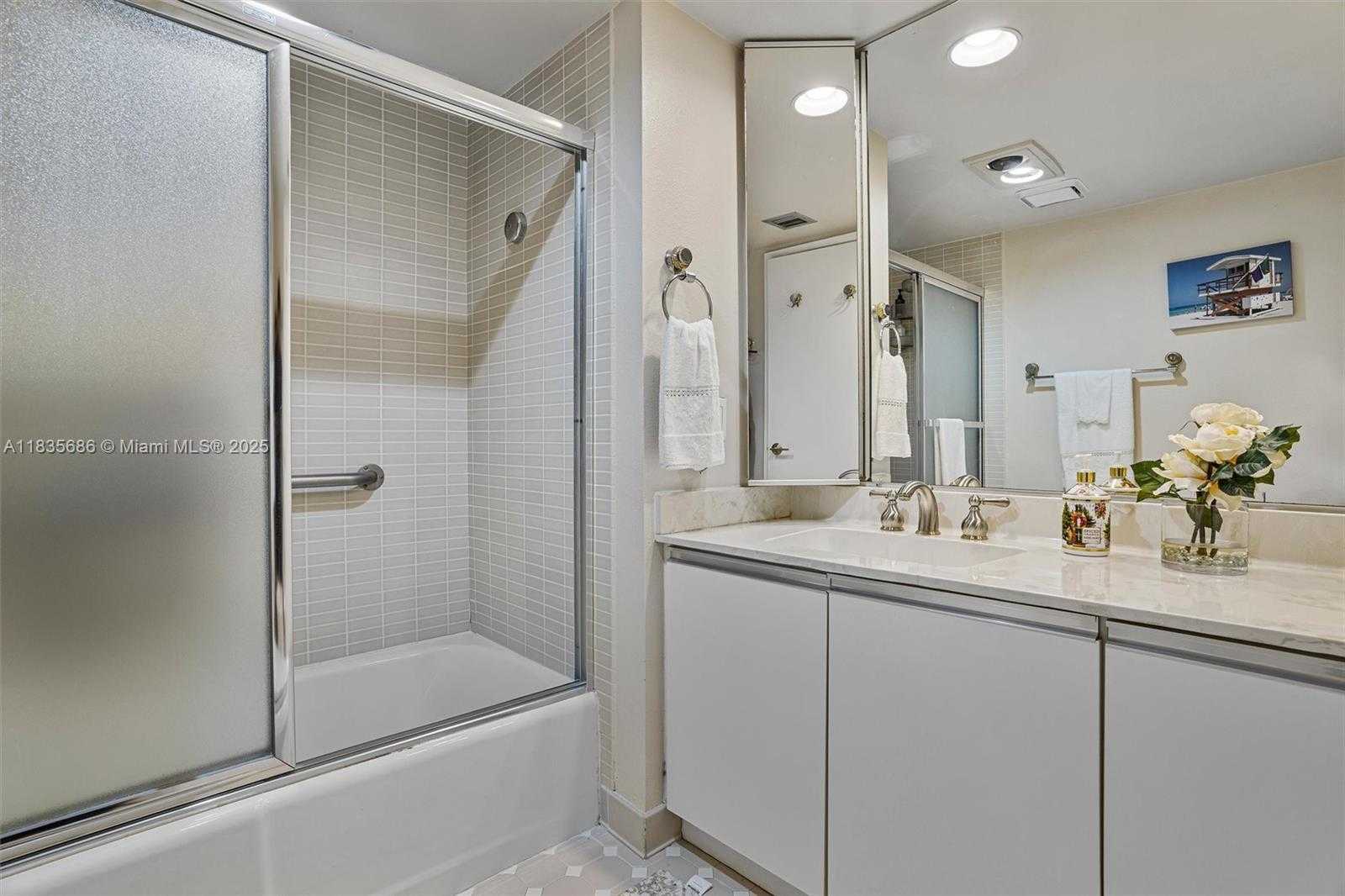 Small Image of 520 BRICKELL KEY DR #A1404, Miami Number 22