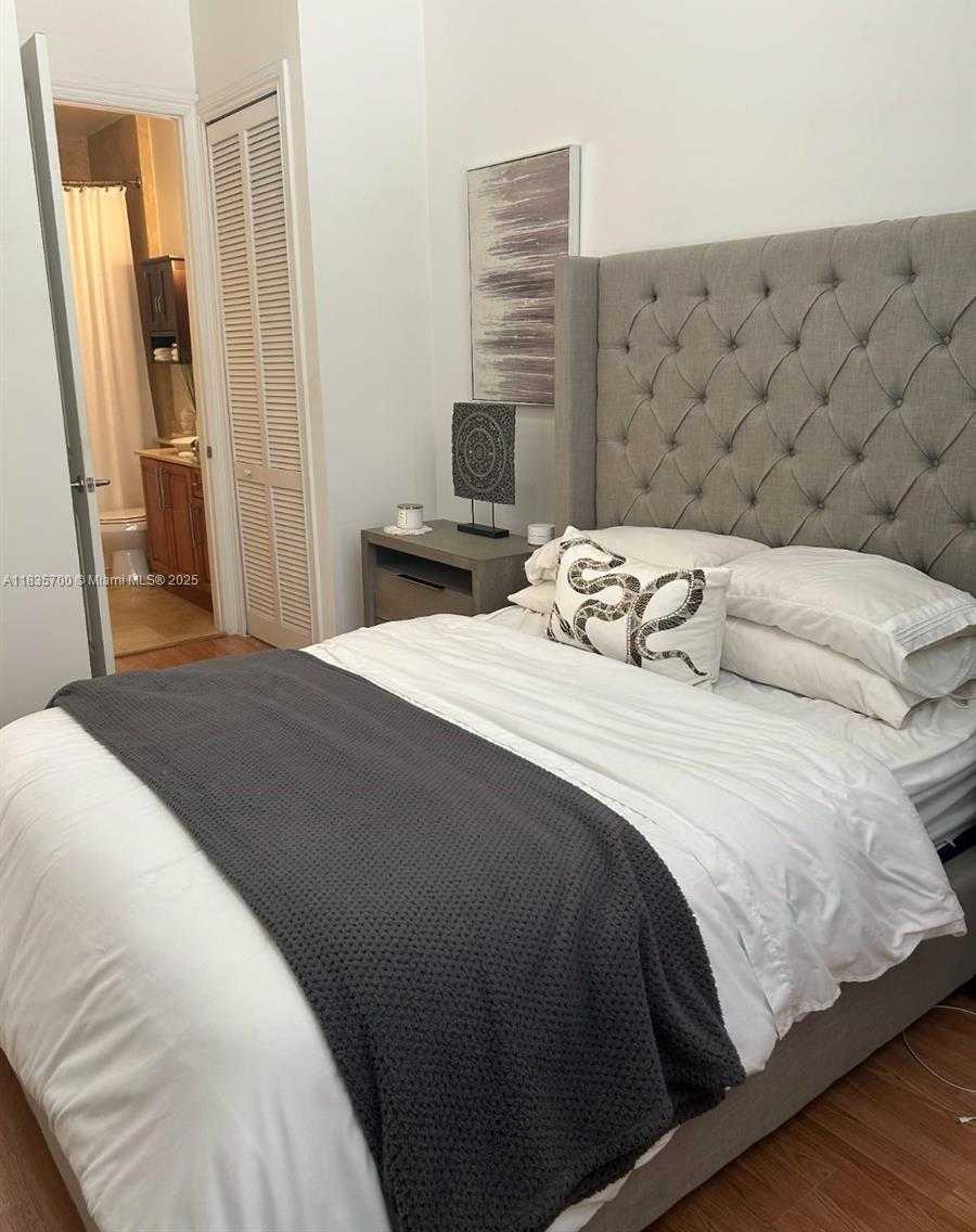 Small Image of 18181 NORTH EAST 31ST CT #2204, Aventura Number 10