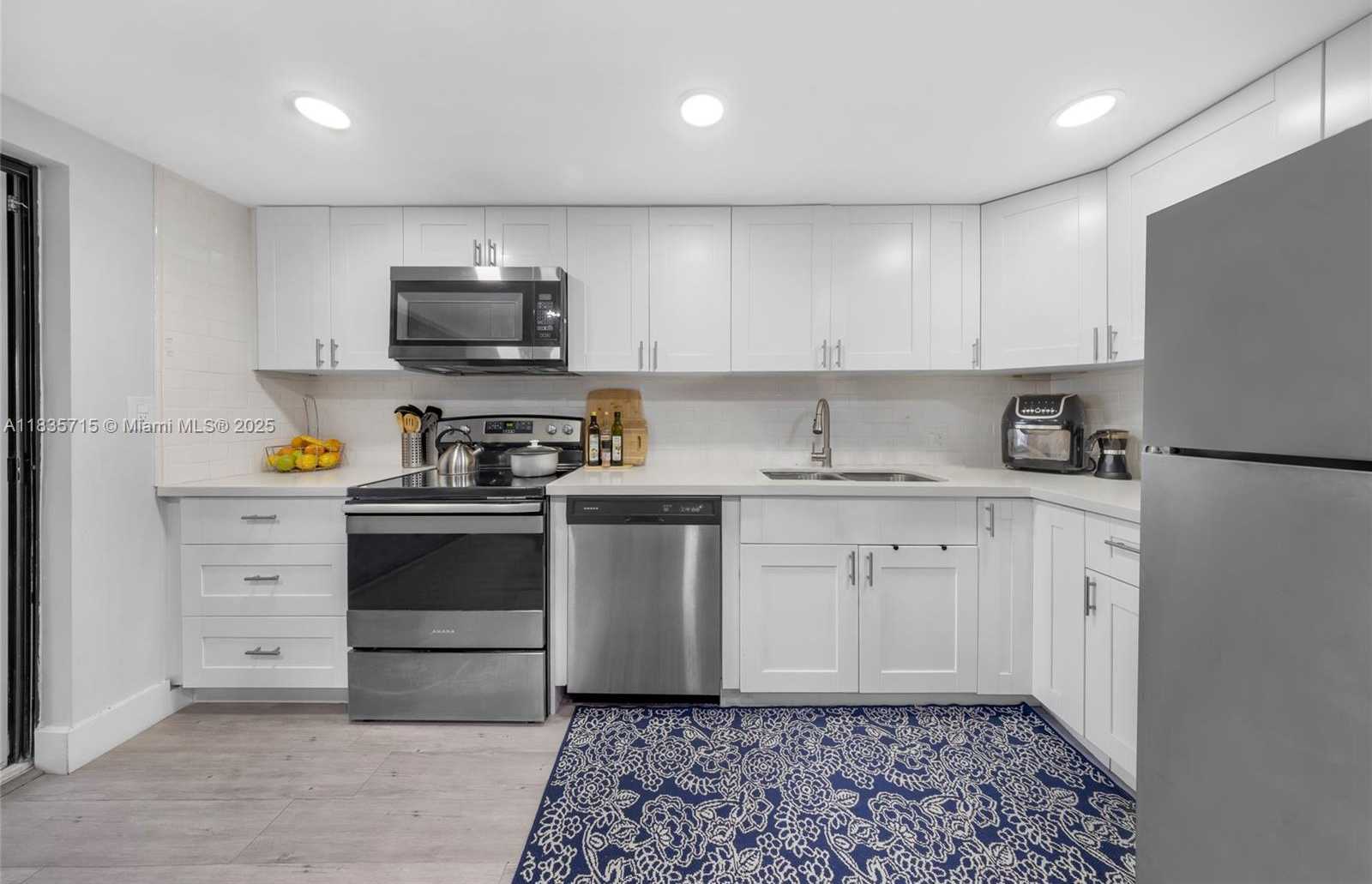 Small Image of 6637 NORTH WEST 181ST LN, Hialeah Number 10