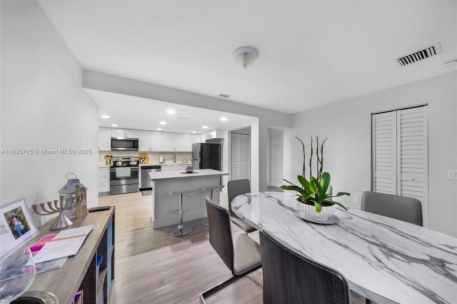 Small Image of 6637 NORTH WEST 181ST LN, Hialeah Number 12