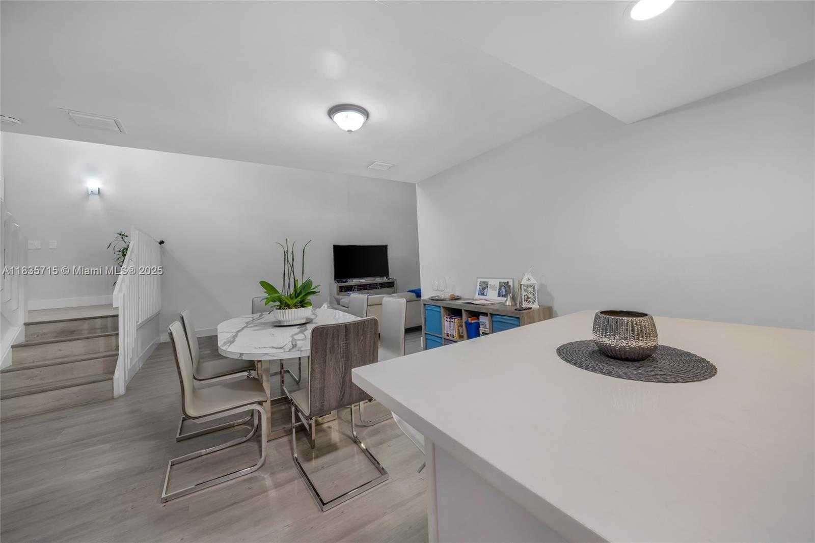 Small Image of 6637 NORTH WEST 181ST LN, Hialeah Number 14