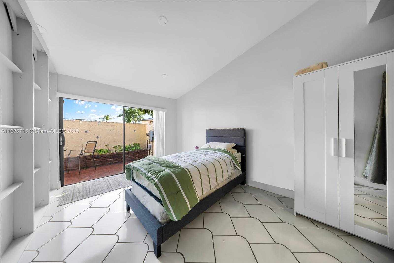 Small Image of 6637 NORTH WEST 181ST LN, Hialeah Number 17