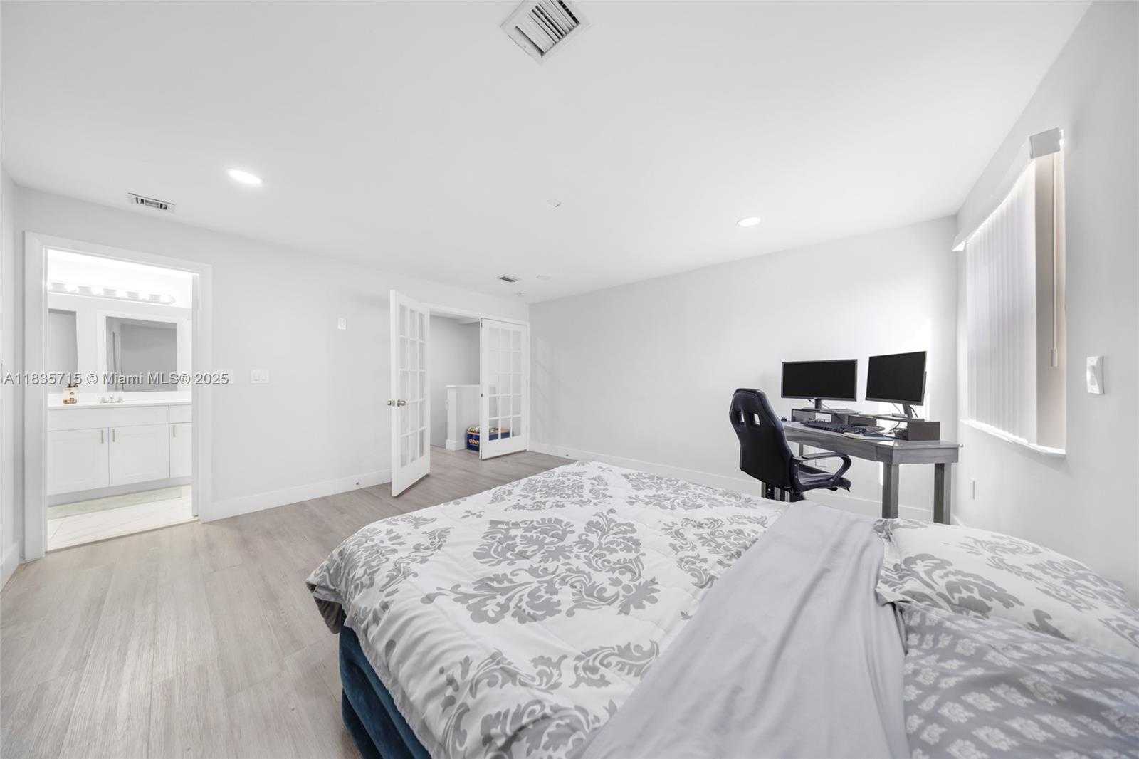 Small Image of 6637 NORTH WEST 181ST LN, Hialeah Number 23