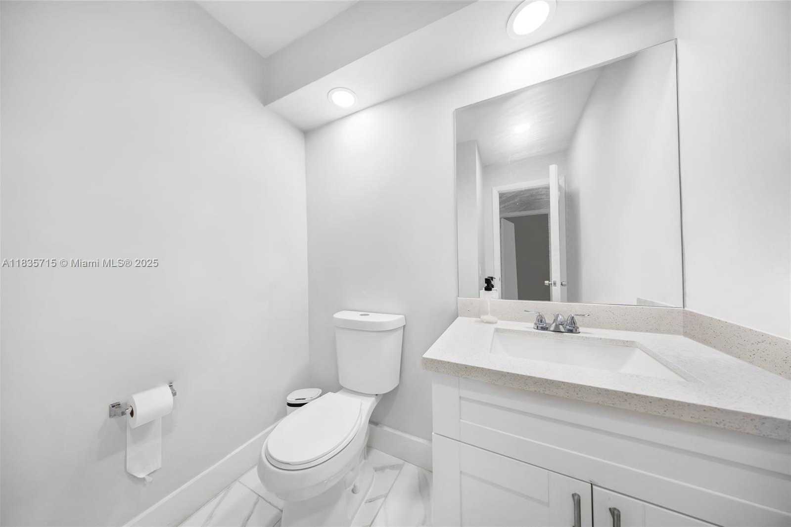 Small Image of 6637 NORTH WEST 181ST LN, Hialeah Number 25