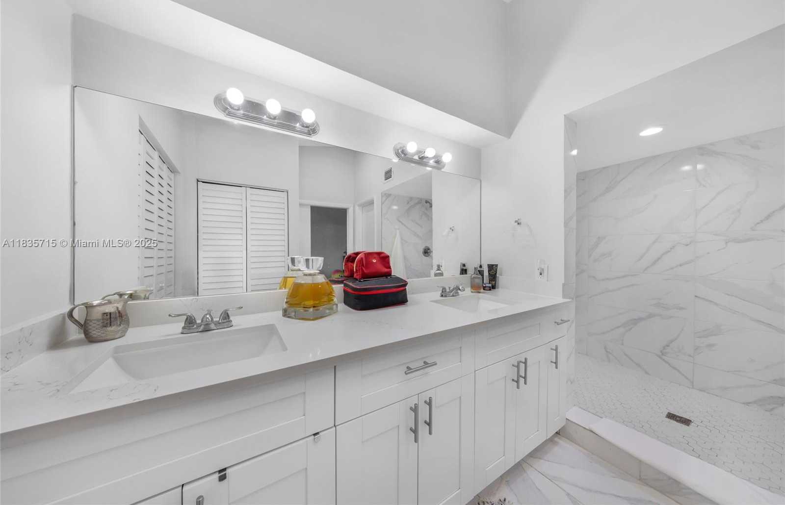 Small Image of 6637 NORTH WEST 181ST LN, Hialeah Number 28
