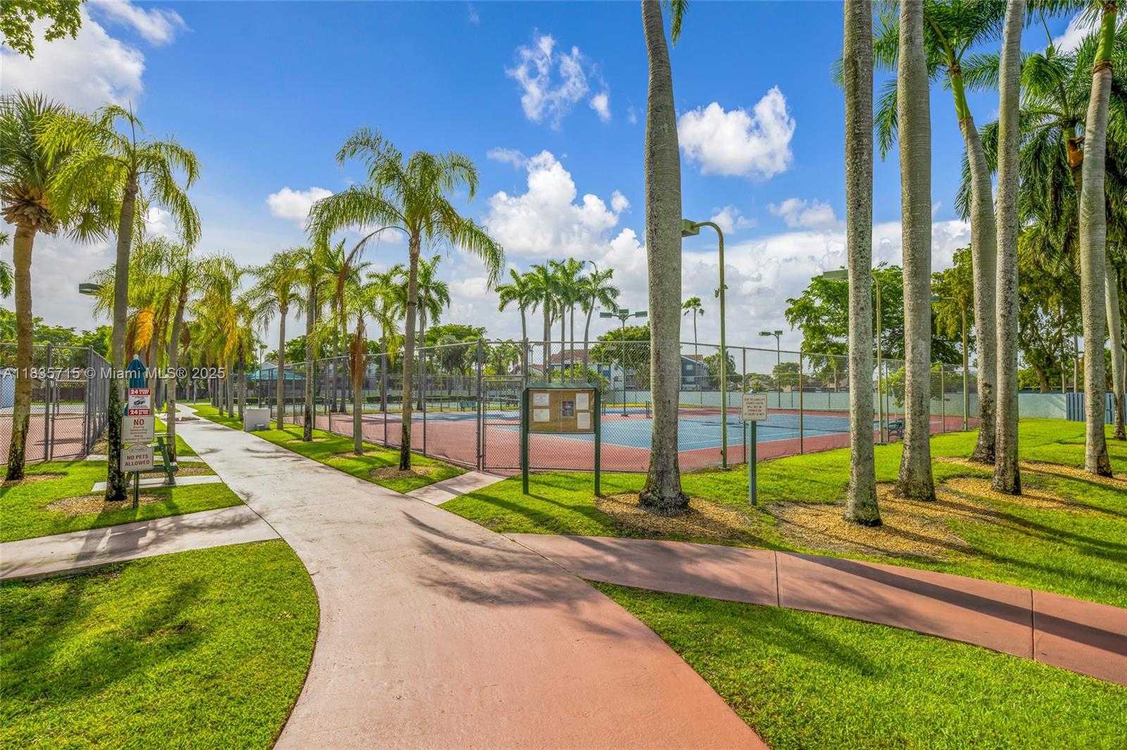 Small Image of 6637 NORTH WEST 181ST LN, Hialeah Number 32