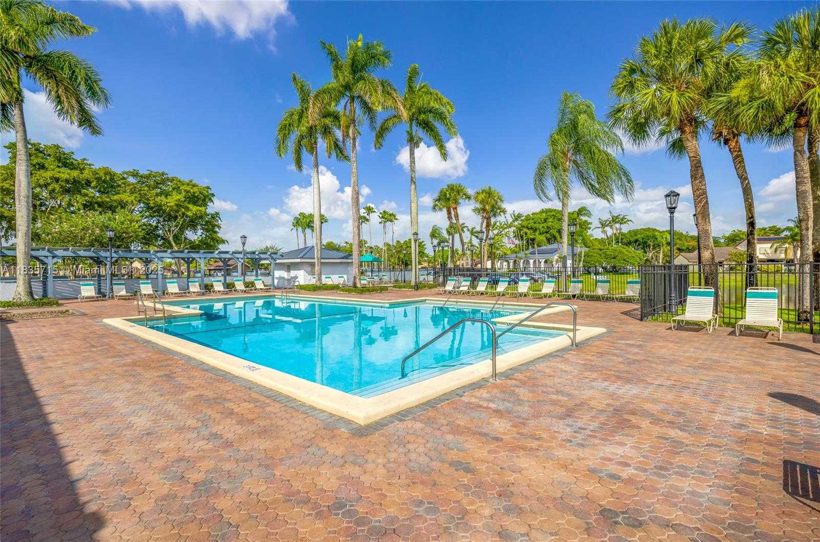 Small Image of 6637 NORTH WEST 181ST LN, Hialeah Number 34