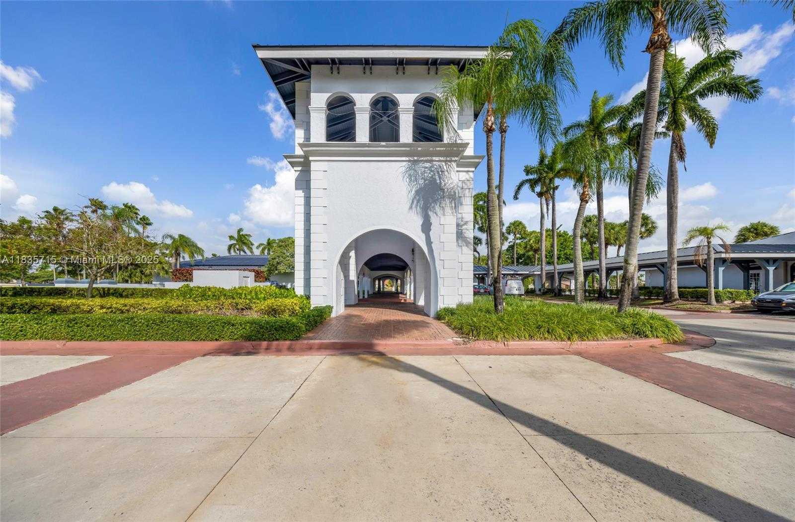 Small Image of 6637 NORTH WEST 181ST LN, Hialeah Number 40