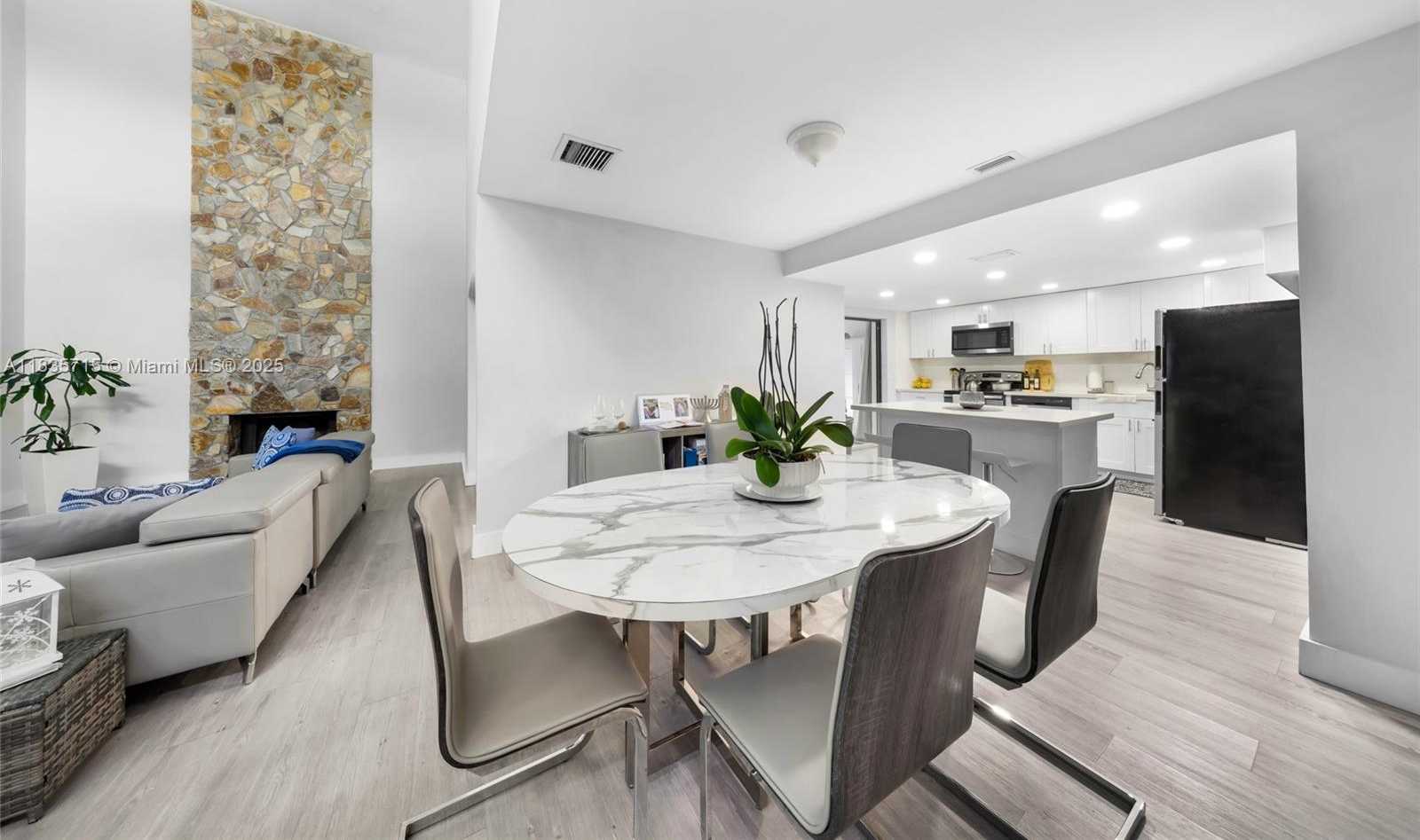 Small Image of 6637 NORTH WEST 181ST LN, Hialeah Number 9