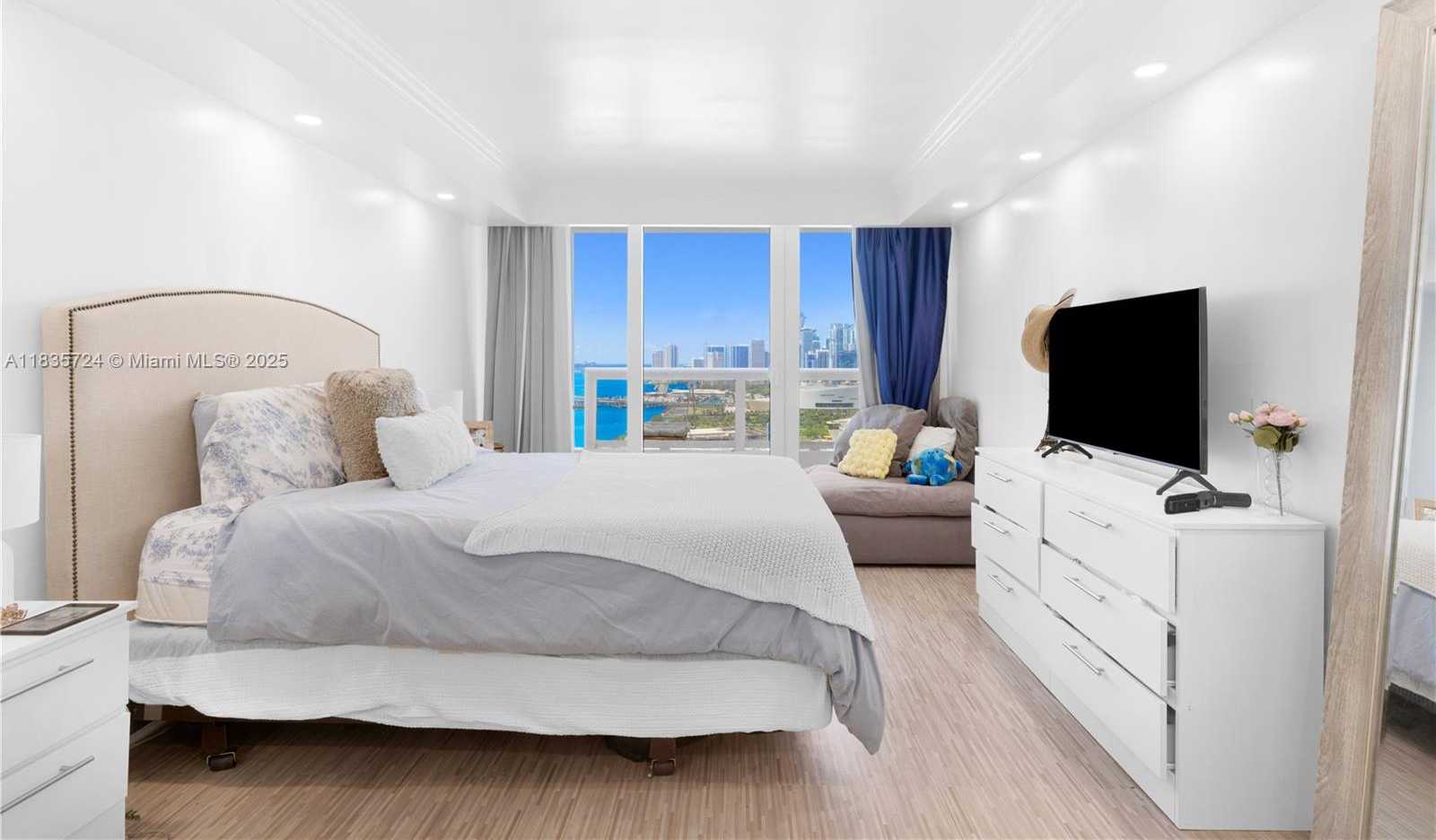 Small Image of 1717 NORTH BAYSHORE DR #A-3453, Miami Number 13