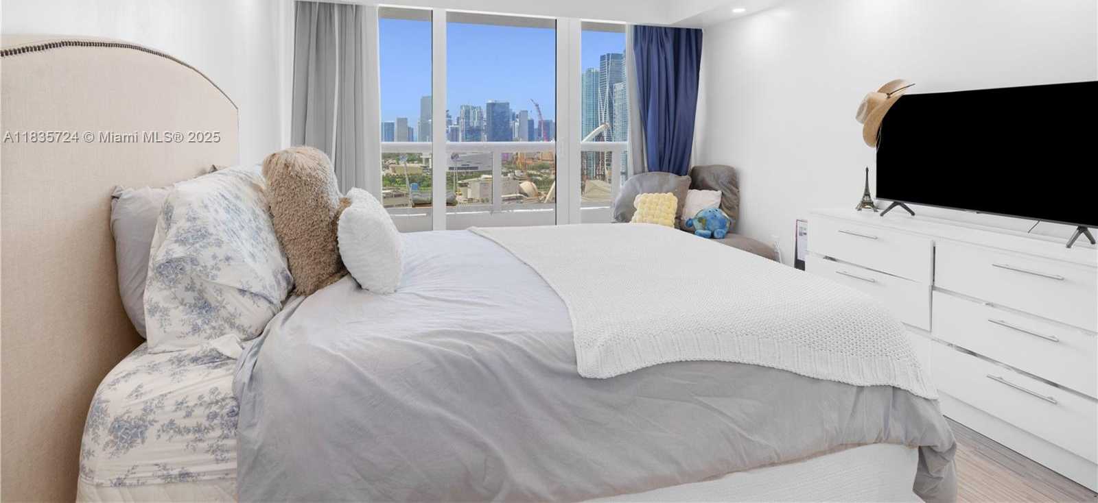 Small Image of 1717 NORTH BAYSHORE DR #A-3453, Miami Number 14