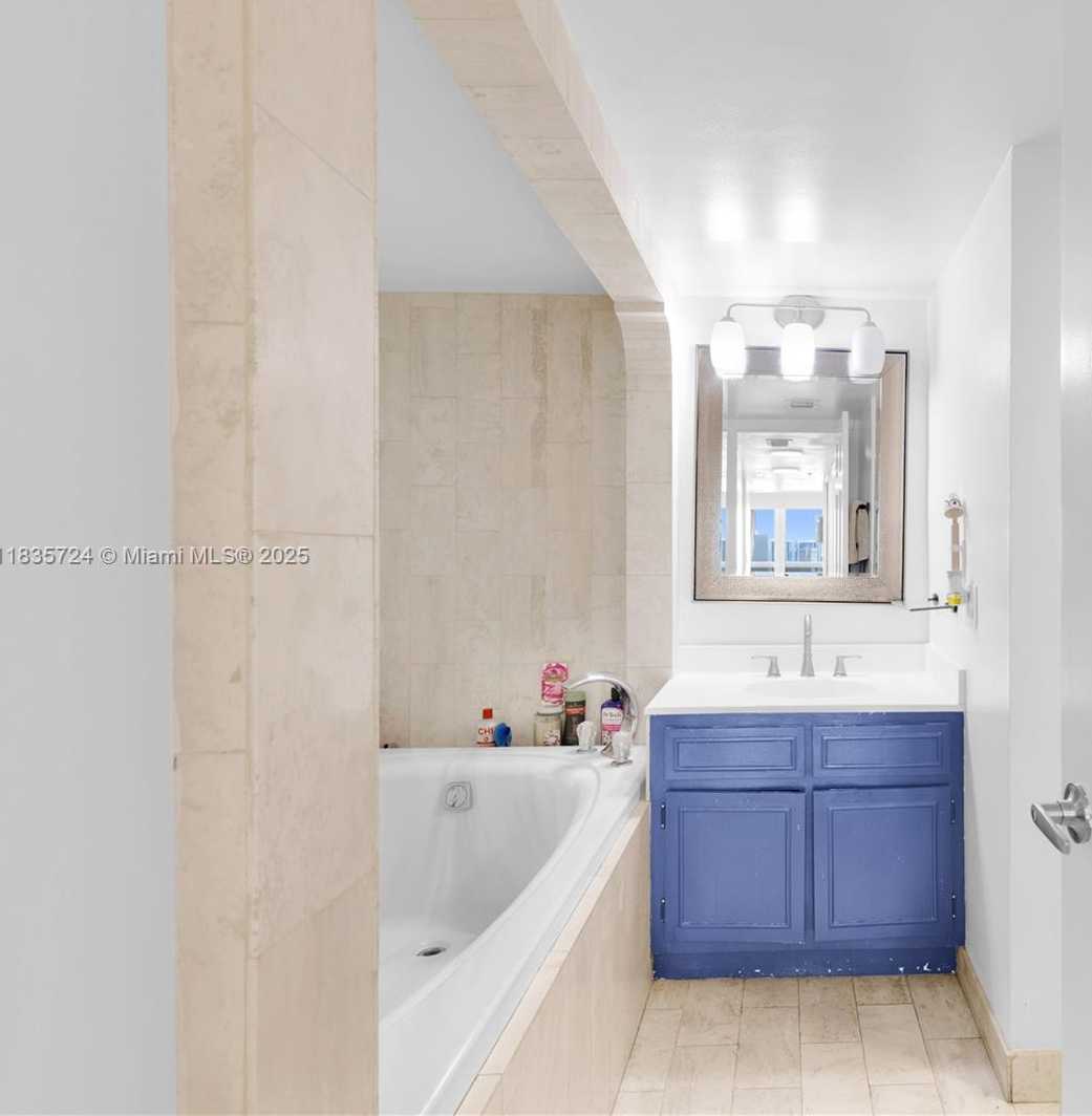 Small Image of 1717 NORTH BAYSHORE DR #A-3453, Miami Number 16