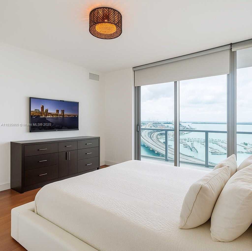 Small Image of 888 BISCAYNE BLVD #3506, Miami Number 10