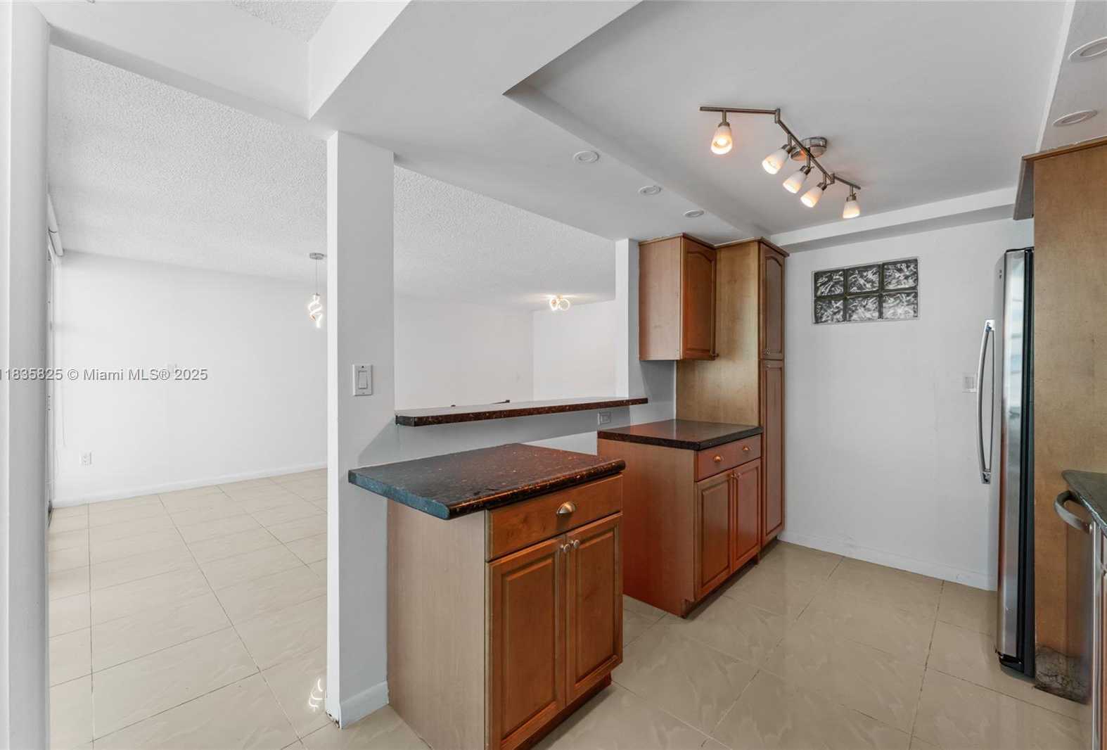Small Image of 18061 BISCAYNE #1701, Aventura Number 11