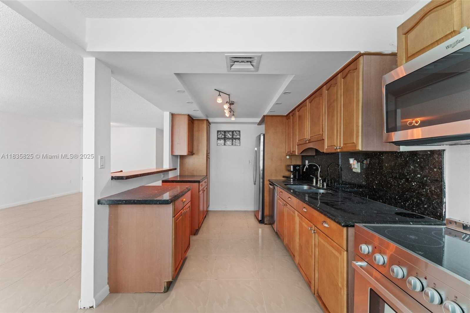 Small Image of 18061 BISCAYNE #1701, Aventura Number 12