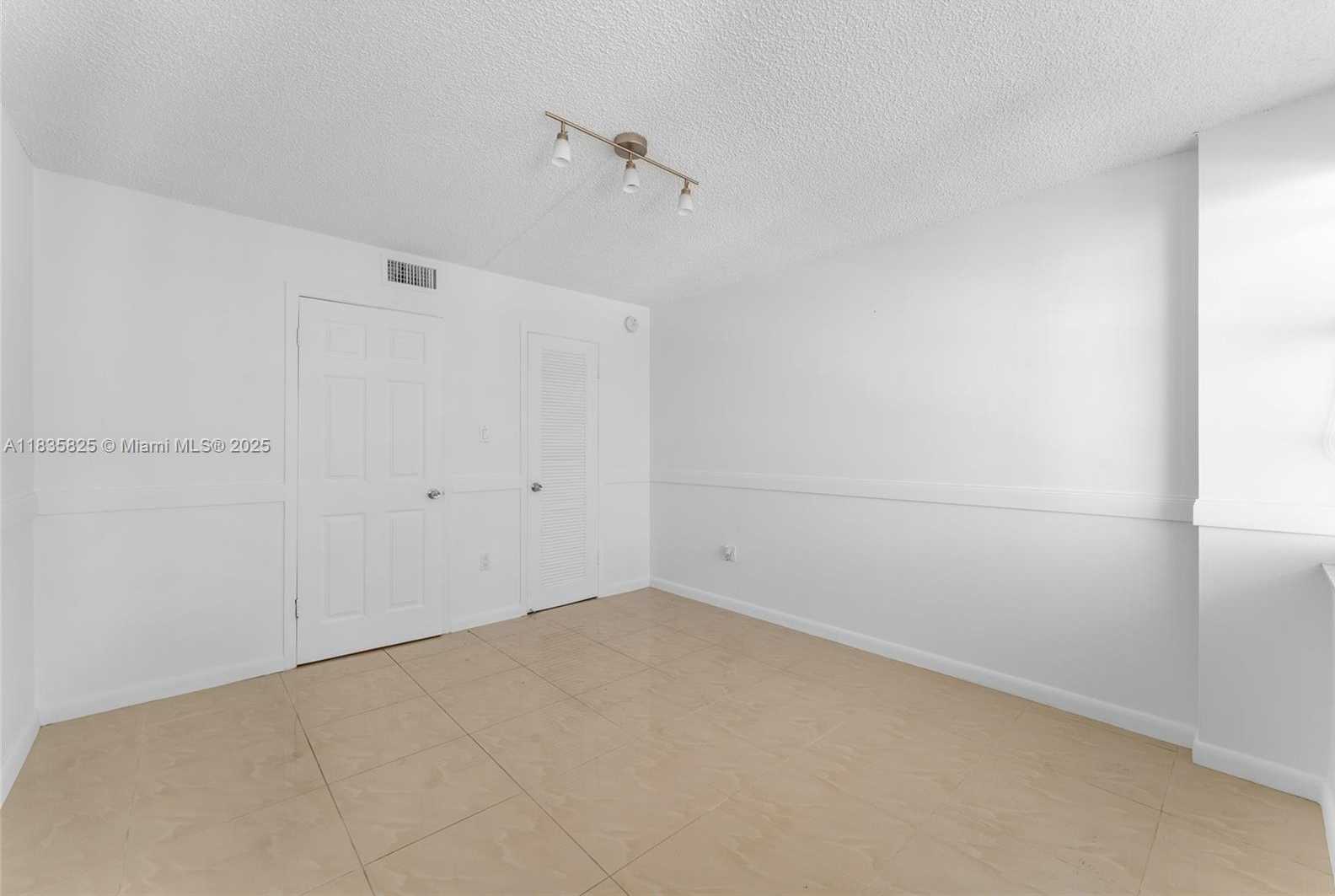 Small Image of 18061 BISCAYNE #1701, Aventura Number 14
