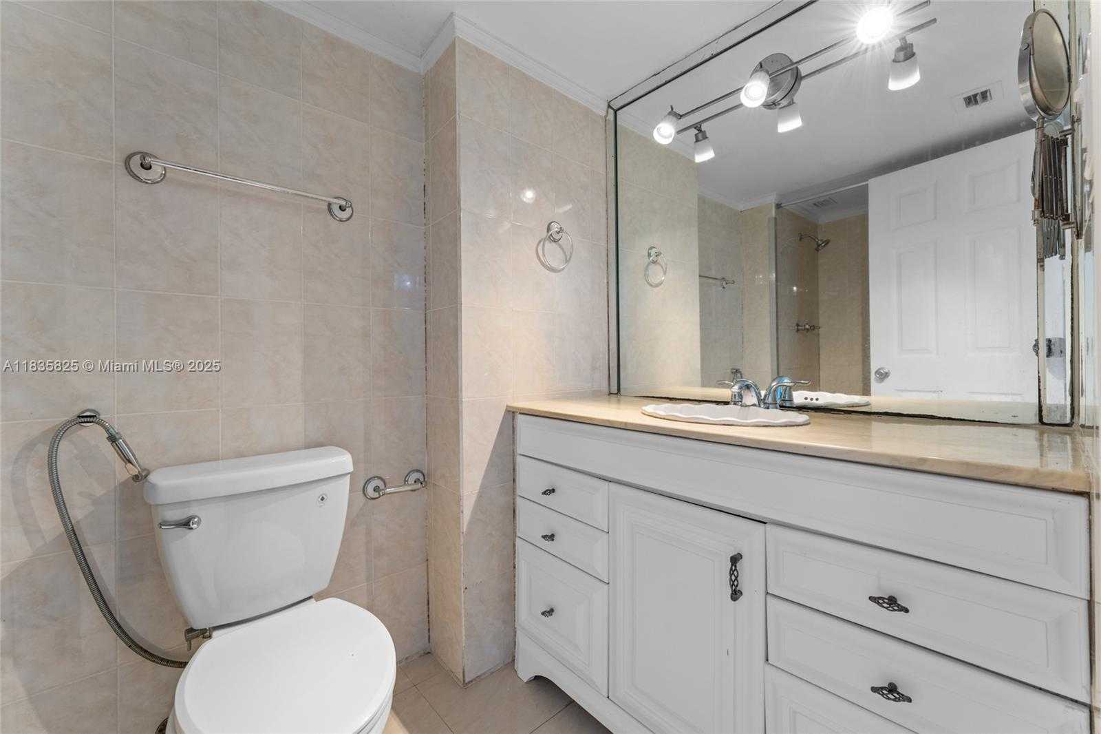 Small Image of 18061 BISCAYNE #1701, Aventura Number 16