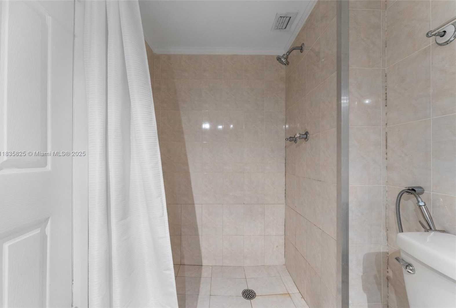 Small Image of 18061 BISCAYNE #1701, Aventura Number 17