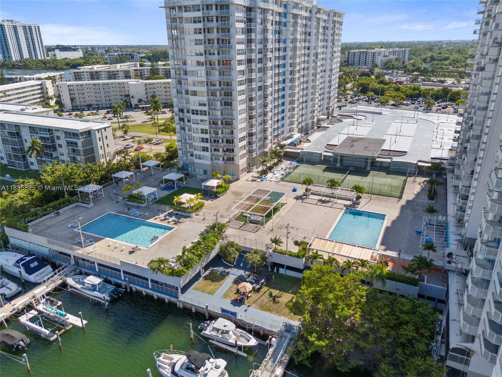 Small Image of 18061 BISCAYNE #1701, Aventura Number 2