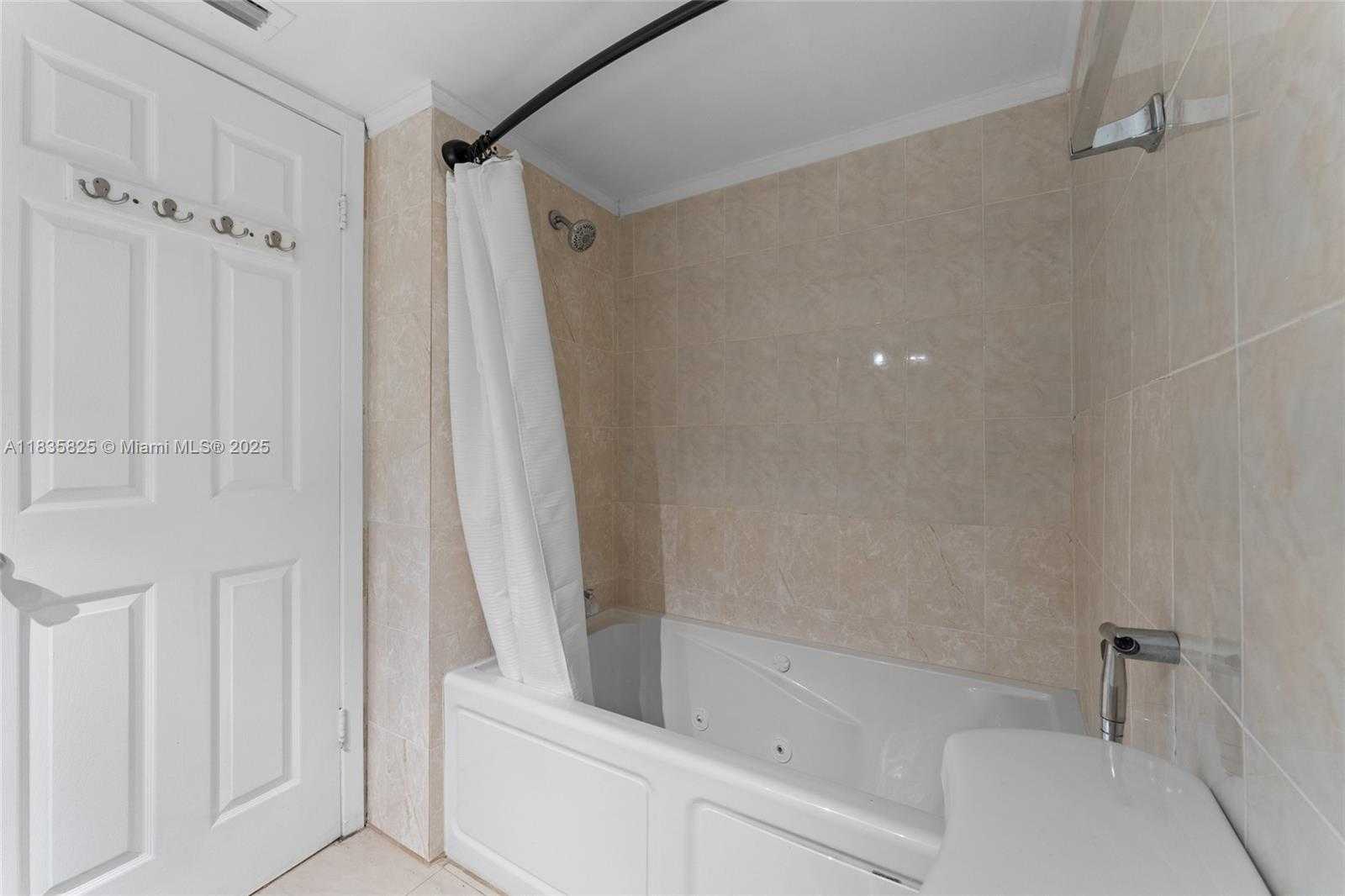 Small Image of 18061 BISCAYNE #1701, Aventura Number 25