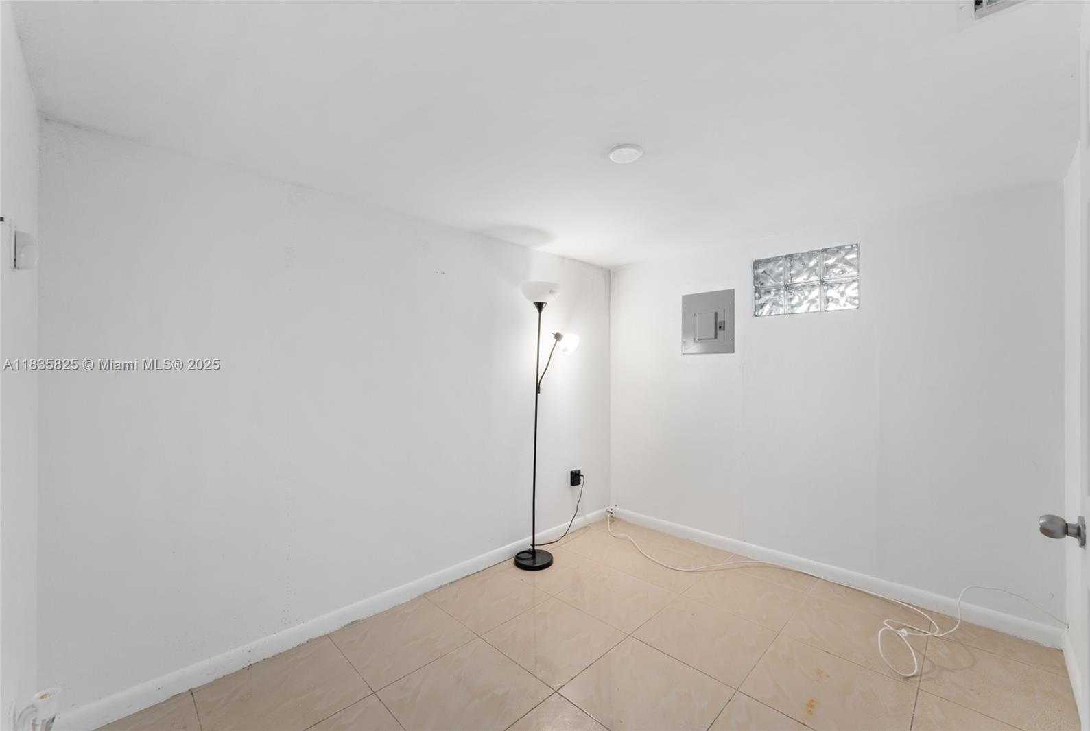 Small Image of 18061 BISCAYNE #1701, Aventura Number 6