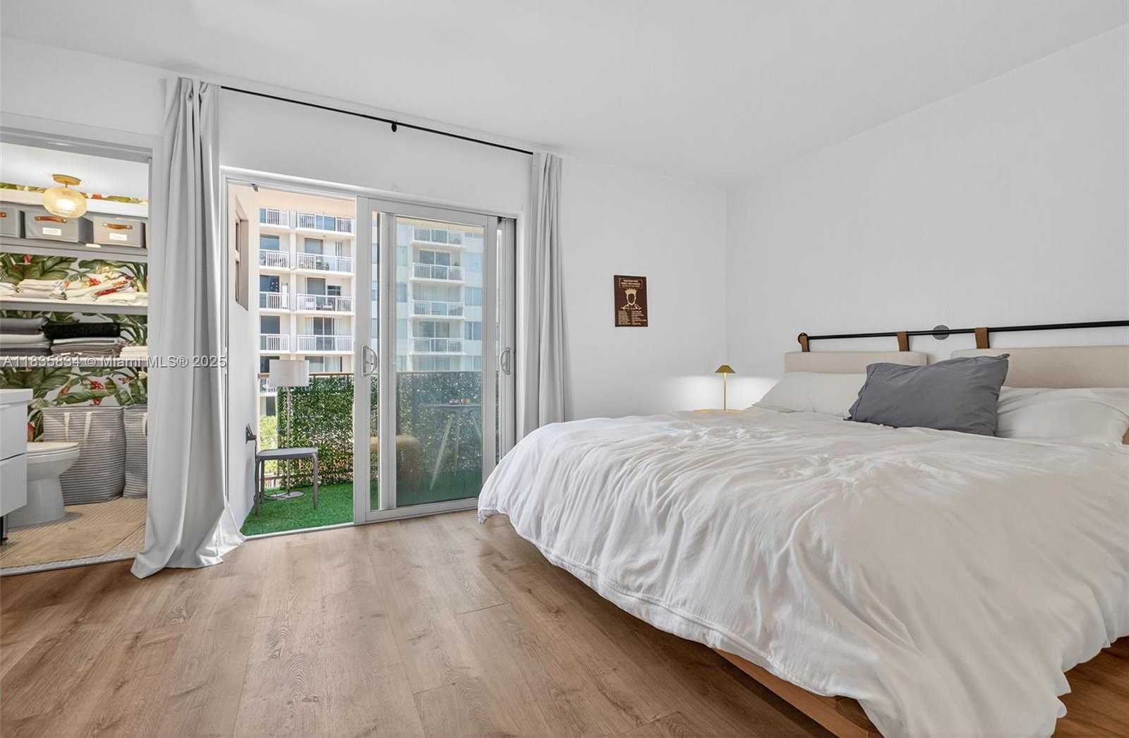 Small Image of 1340 LINCOLN RD #403, Miami Beach Number 17