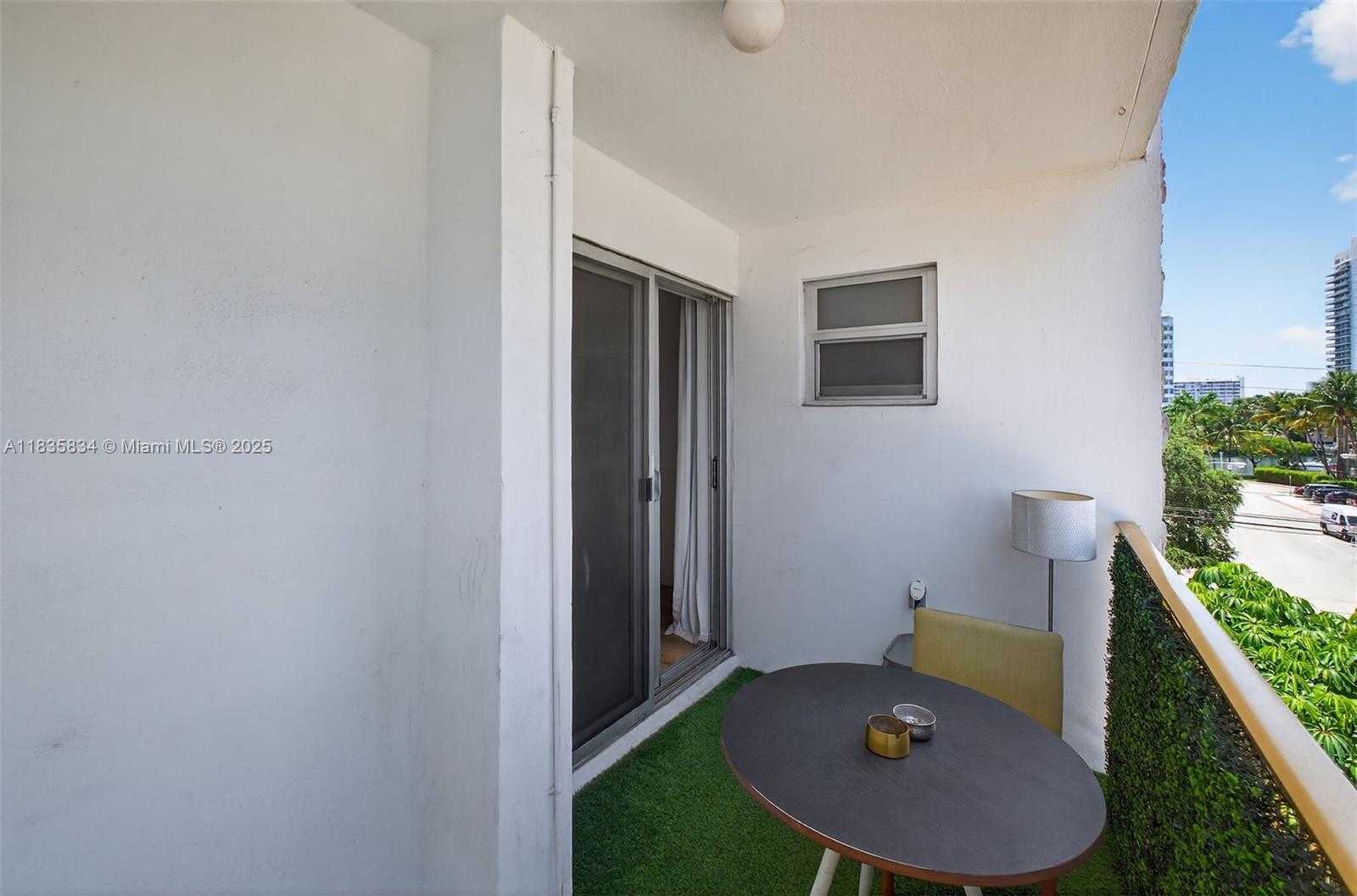 Small Image of 1340 LINCOLN RD #403, Miami Beach Number 21