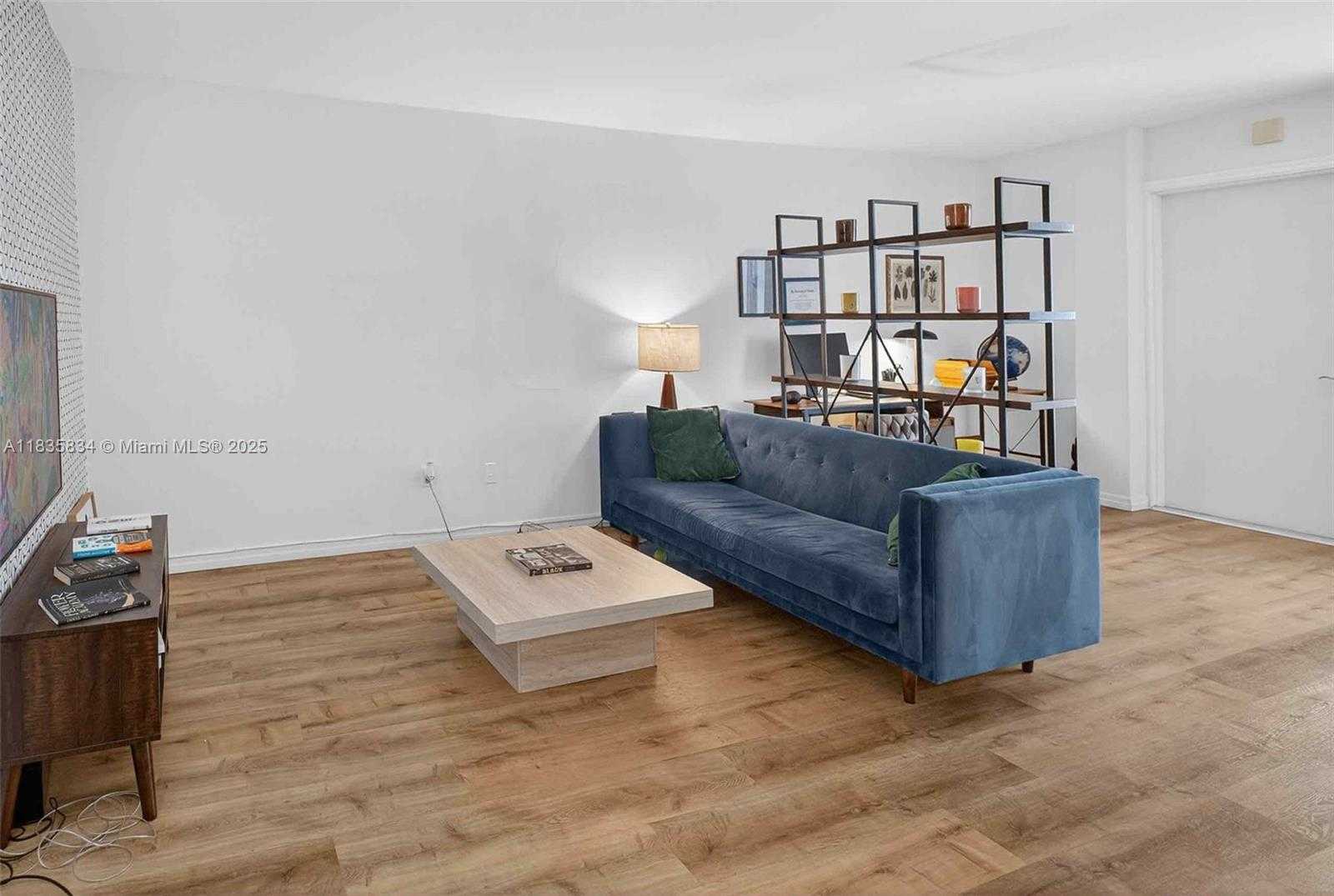 Small Image of 1340 LINCOLN RD #403, Miami Beach Number 4