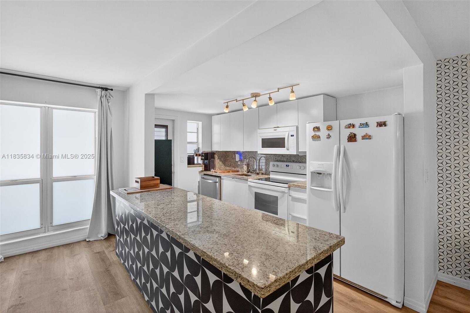 Small Image of 1340 LINCOLN RD #403, Miami Beach Number 5