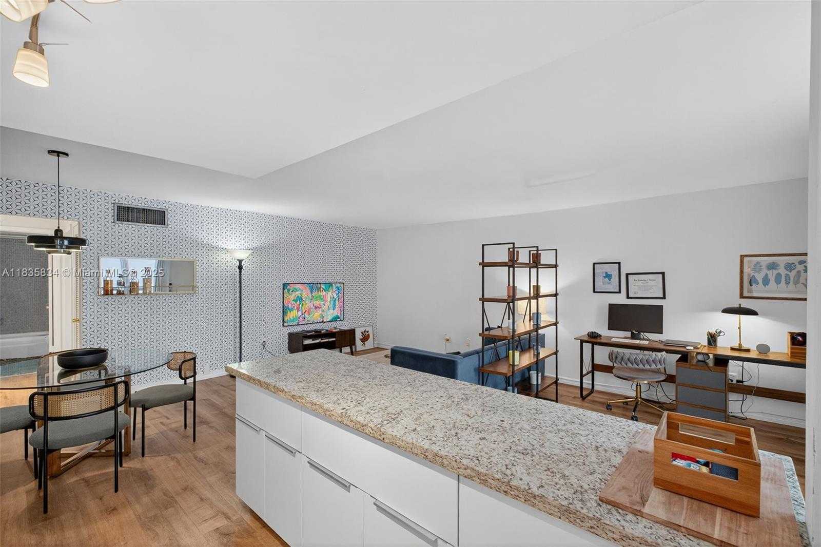 Small Image of 1340 LINCOLN RD #403, Miami Beach Number 6