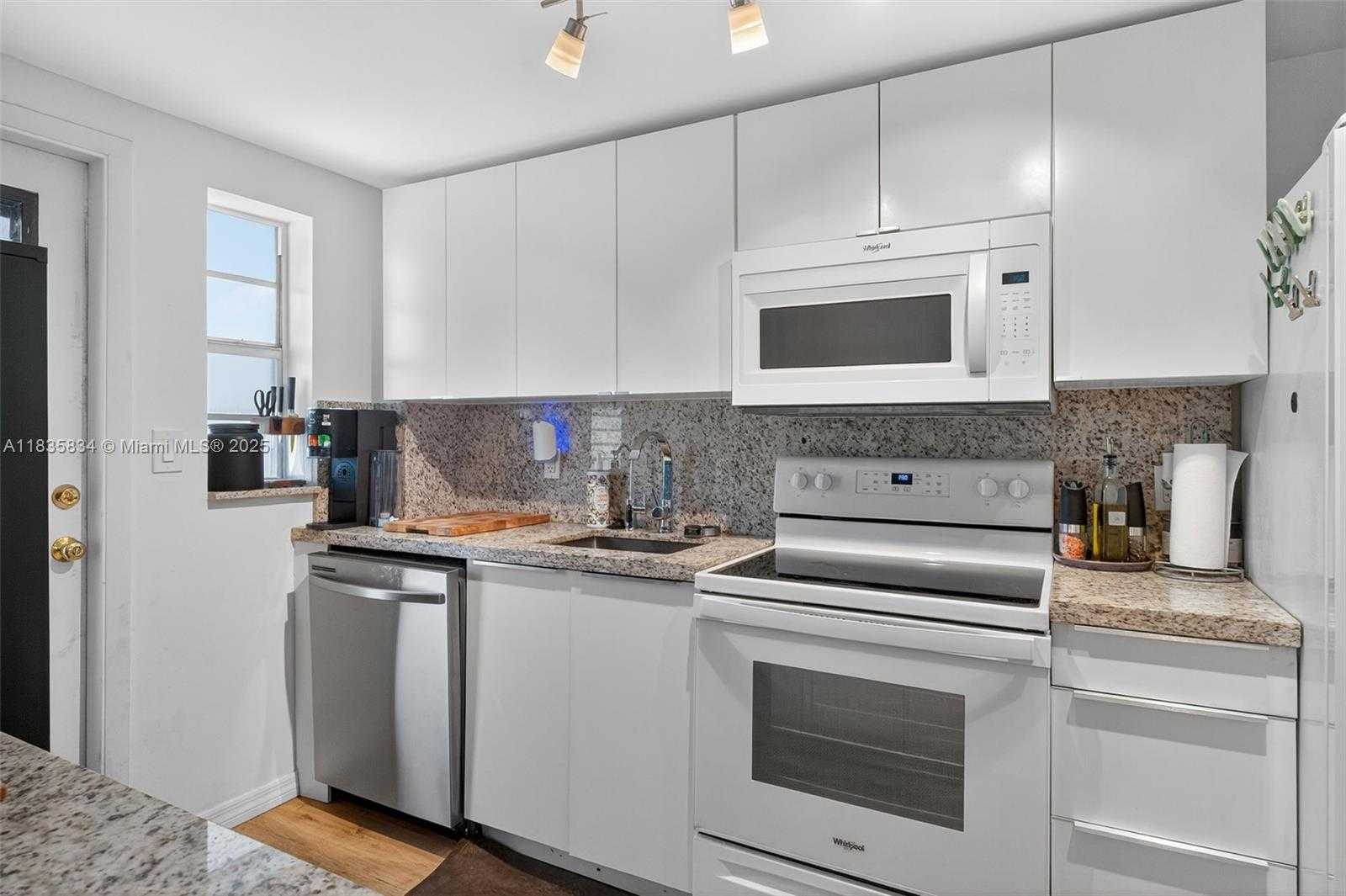 Small Image of 1340 LINCOLN RD #403, Miami Beach Number 7