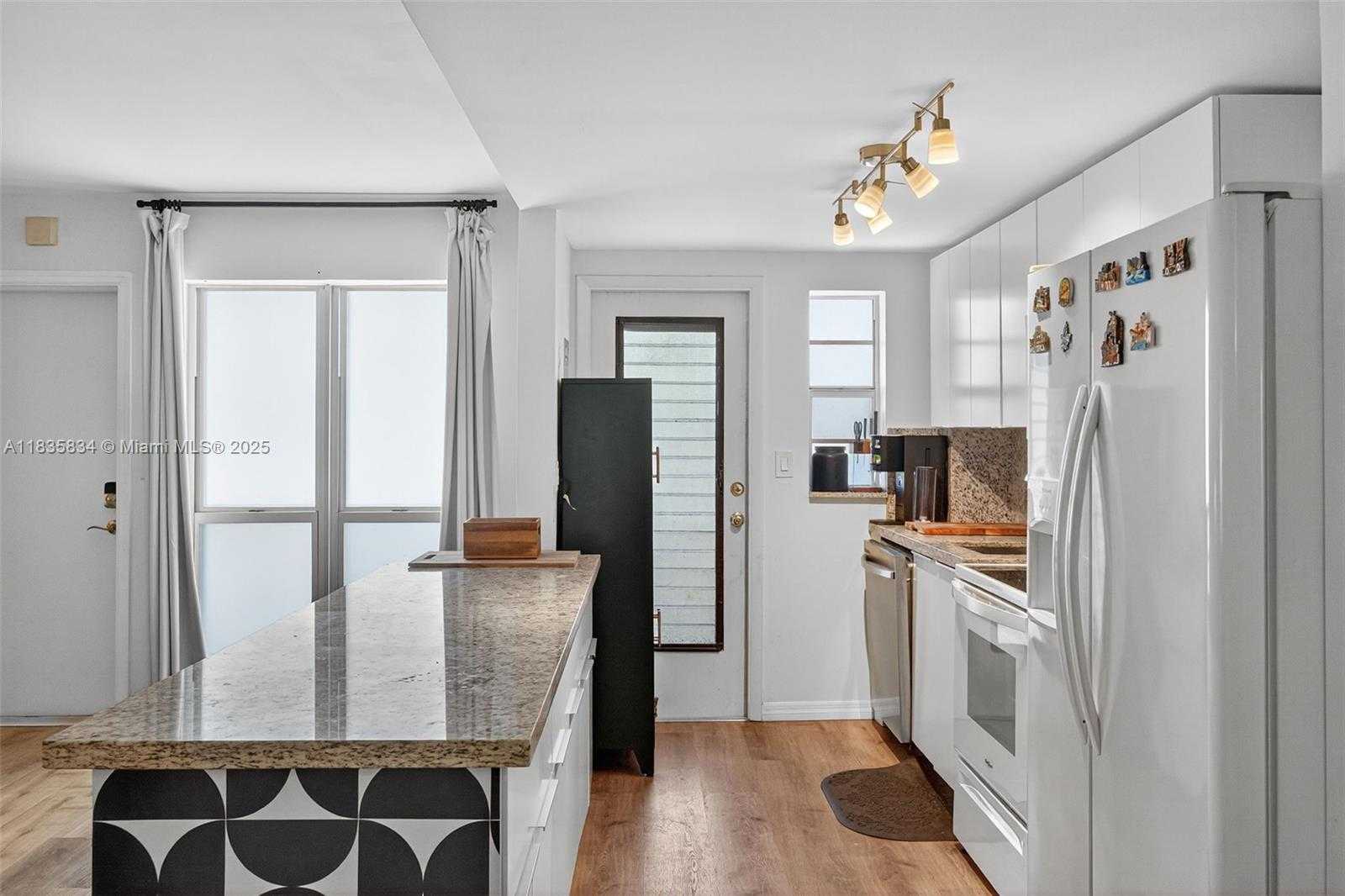Small Image of 1340 LINCOLN RD #403, Miami Beach Number 8