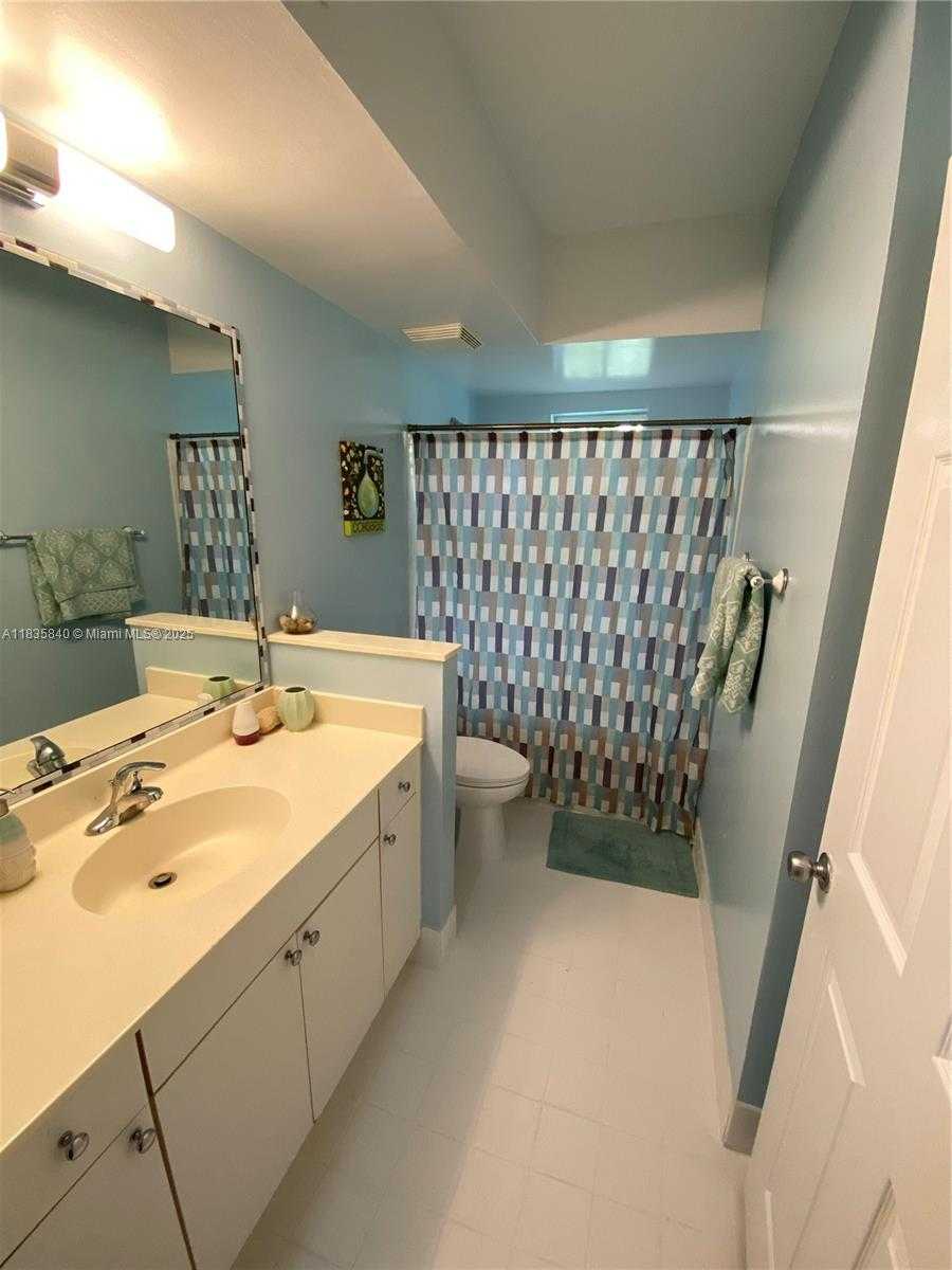 Small Image of 17125 NORTH BAY RD #3105, Sunny Isles Beach Number 27