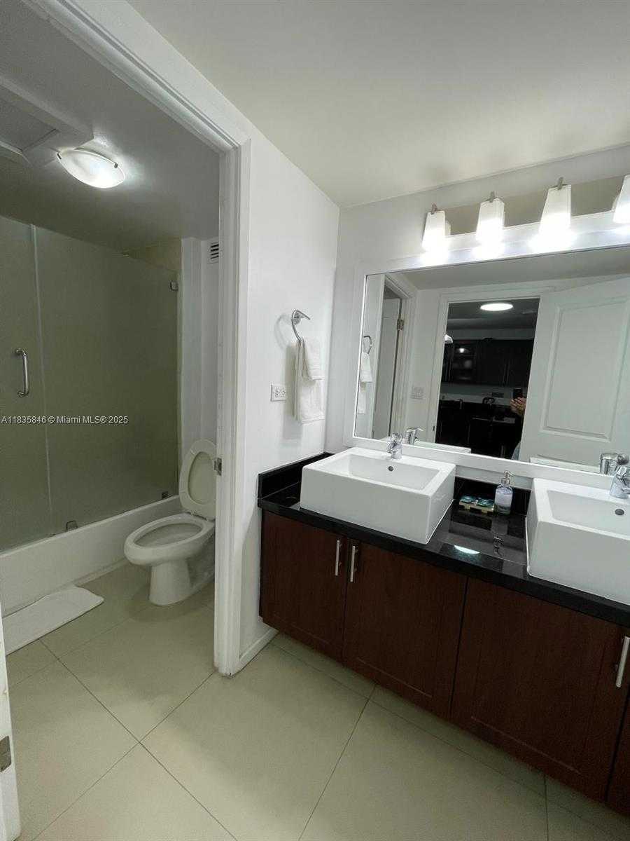 Small Image of 2301 COLLINS AVE #735, Miami Beach Number 3