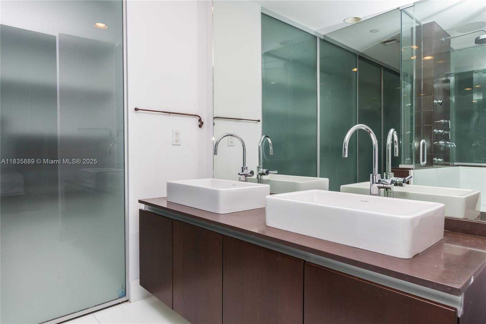 Small Image of 1040 BISCAYNE BLVD #2402, Miami Number 10