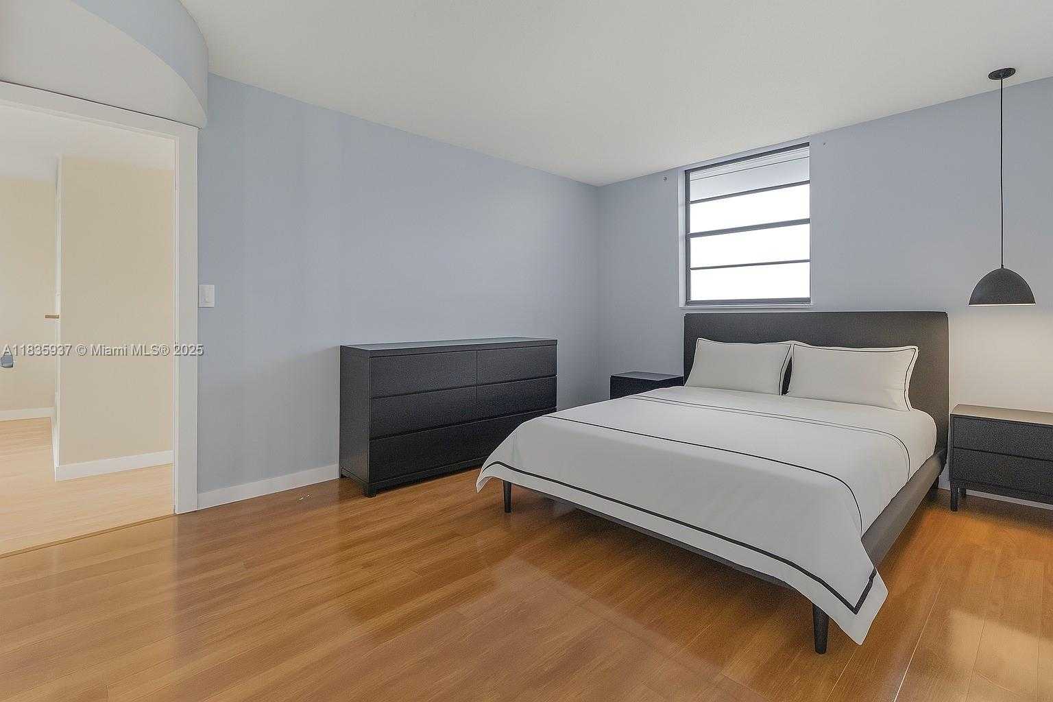 Small Image of 1001 COLONY POINT CIR #419, Pembroke Pines Number 11