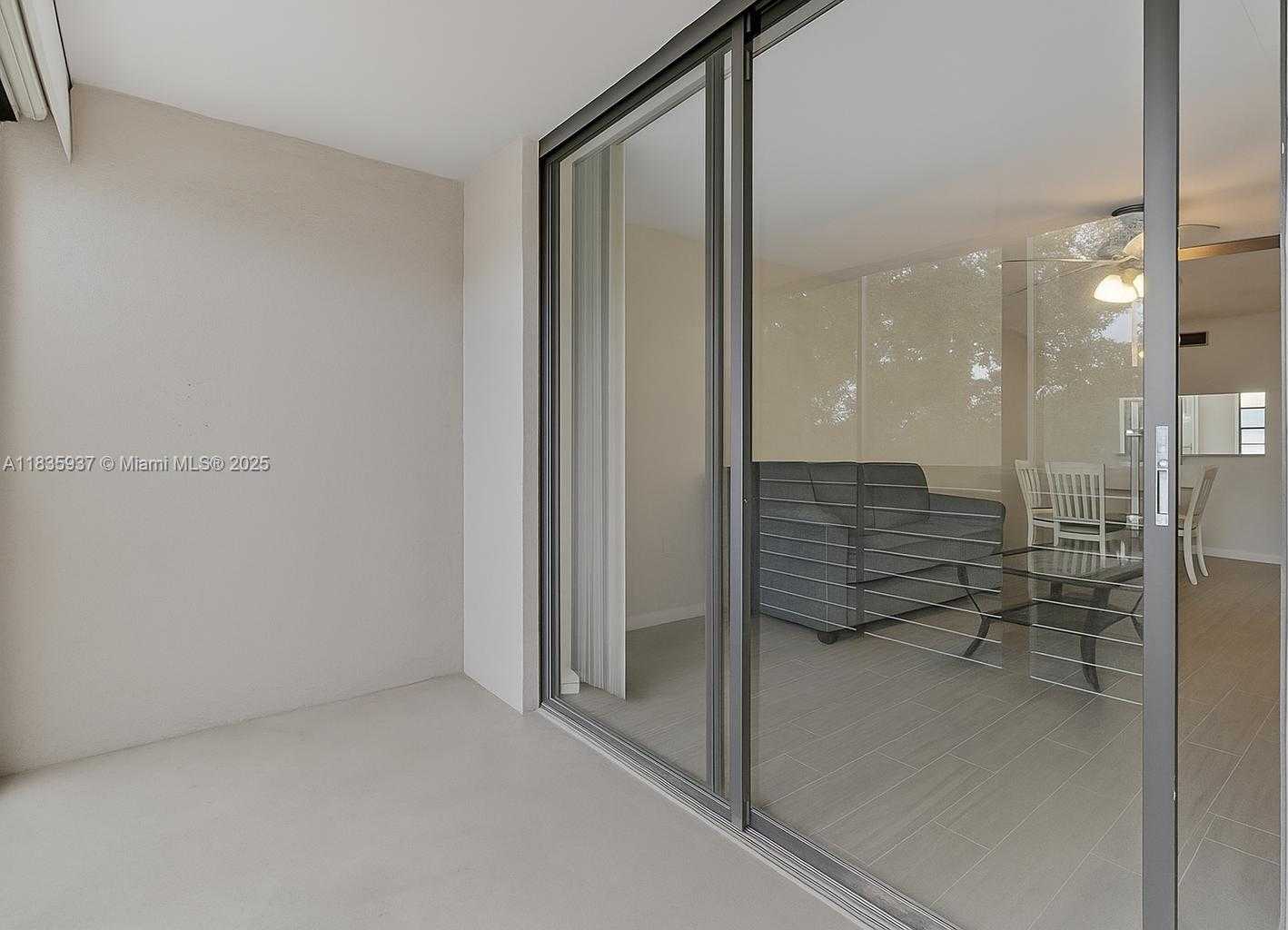 Small Image of 1001 COLONY POINT CIR #419, Pembroke Pines Number 15