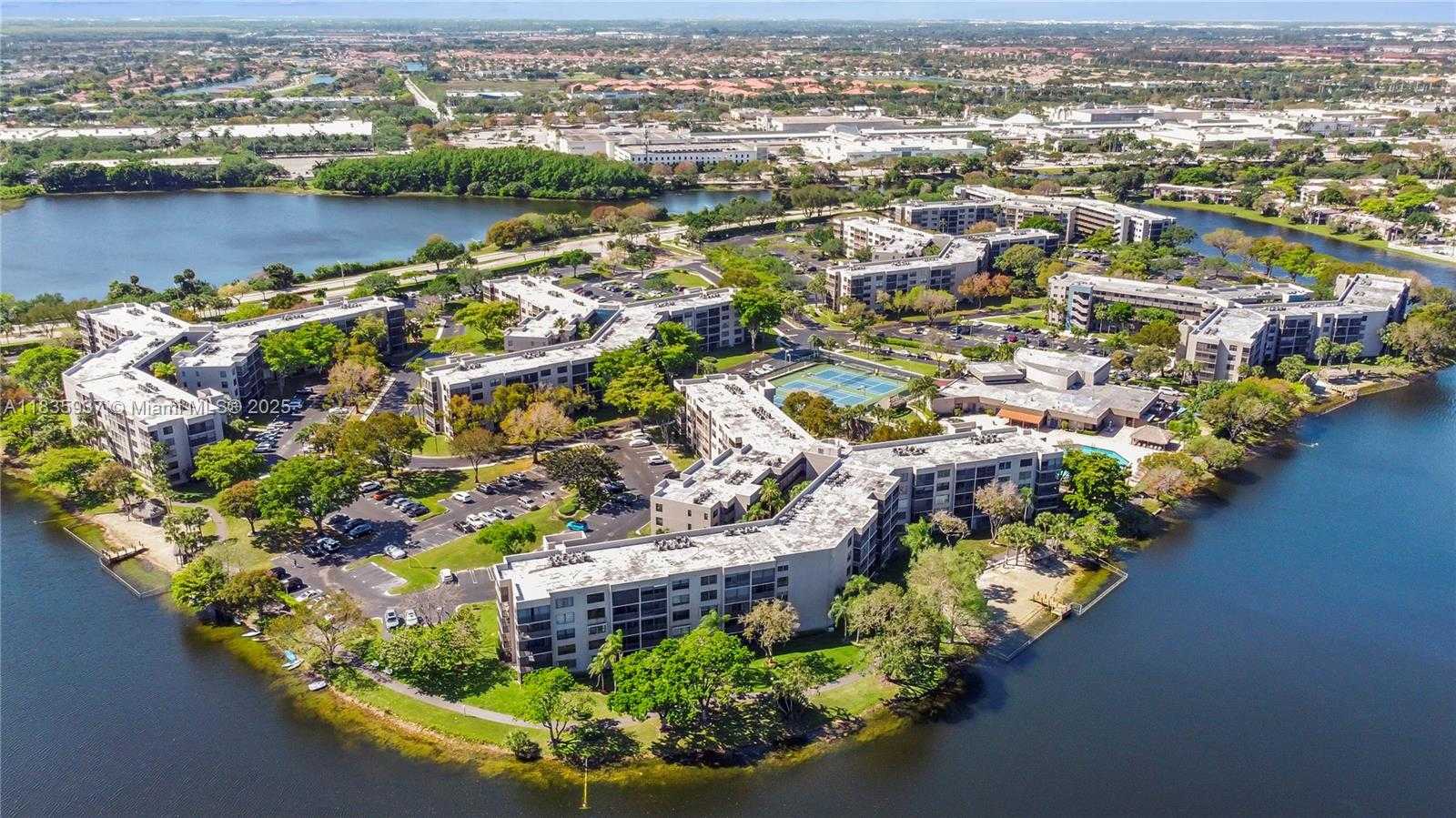 Small Image of 1001 COLONY POINT CIR #419, Pembroke Pines Number 18